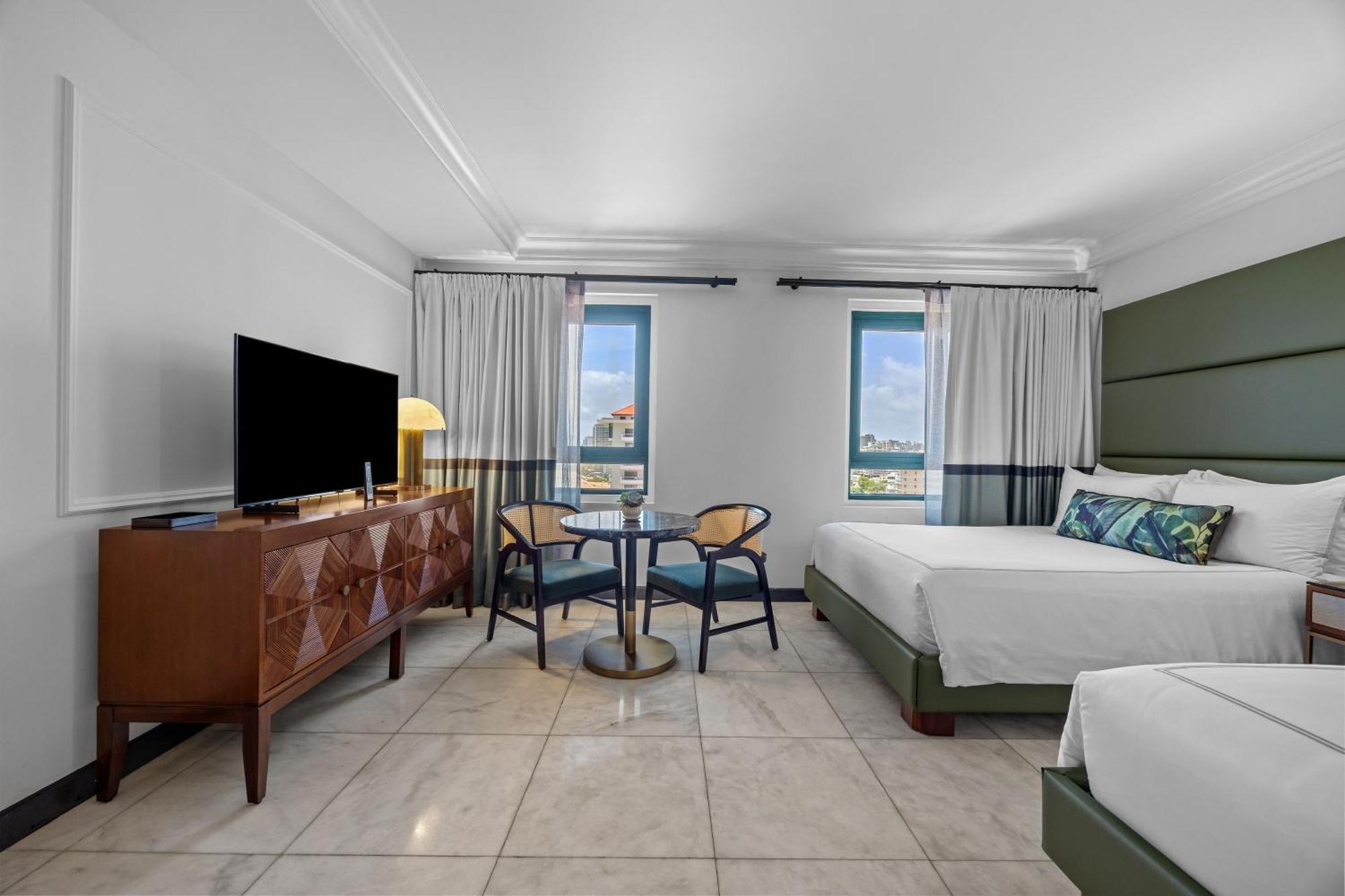 2 Queensize-Betten mit Meerblick