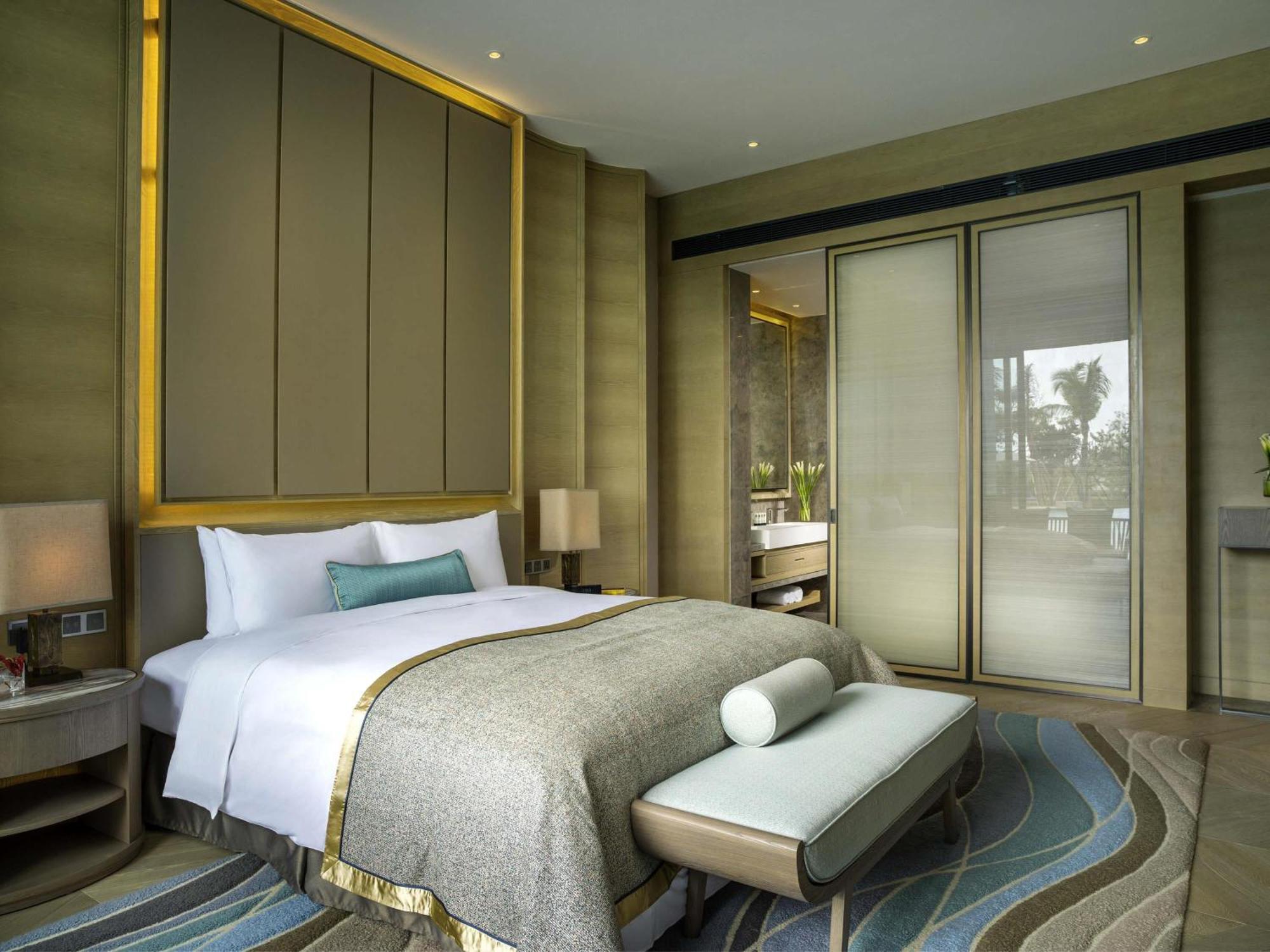 Superior King Room Garden View