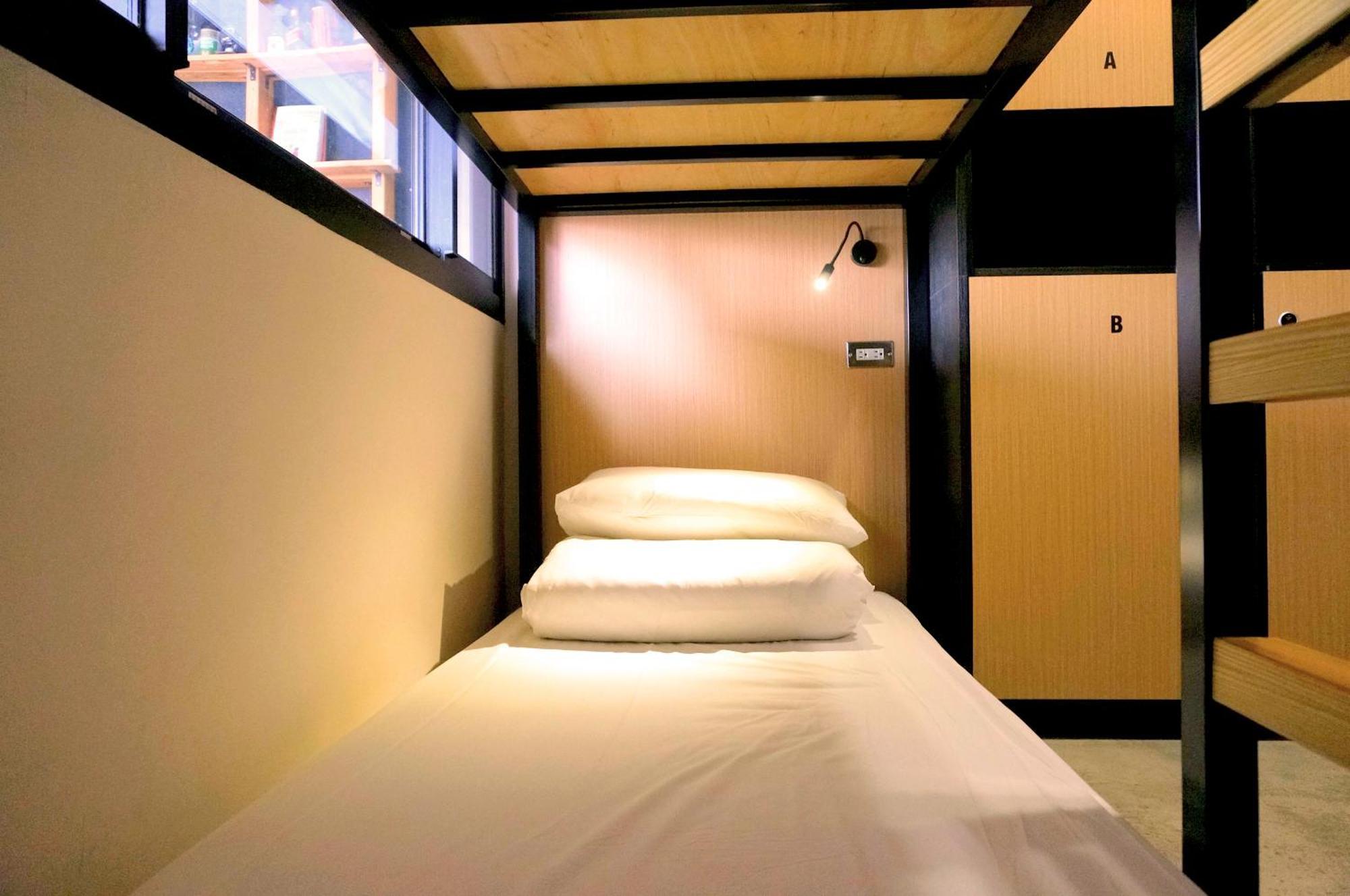 Bed 4-Bed Mixed Dormitory Room Window