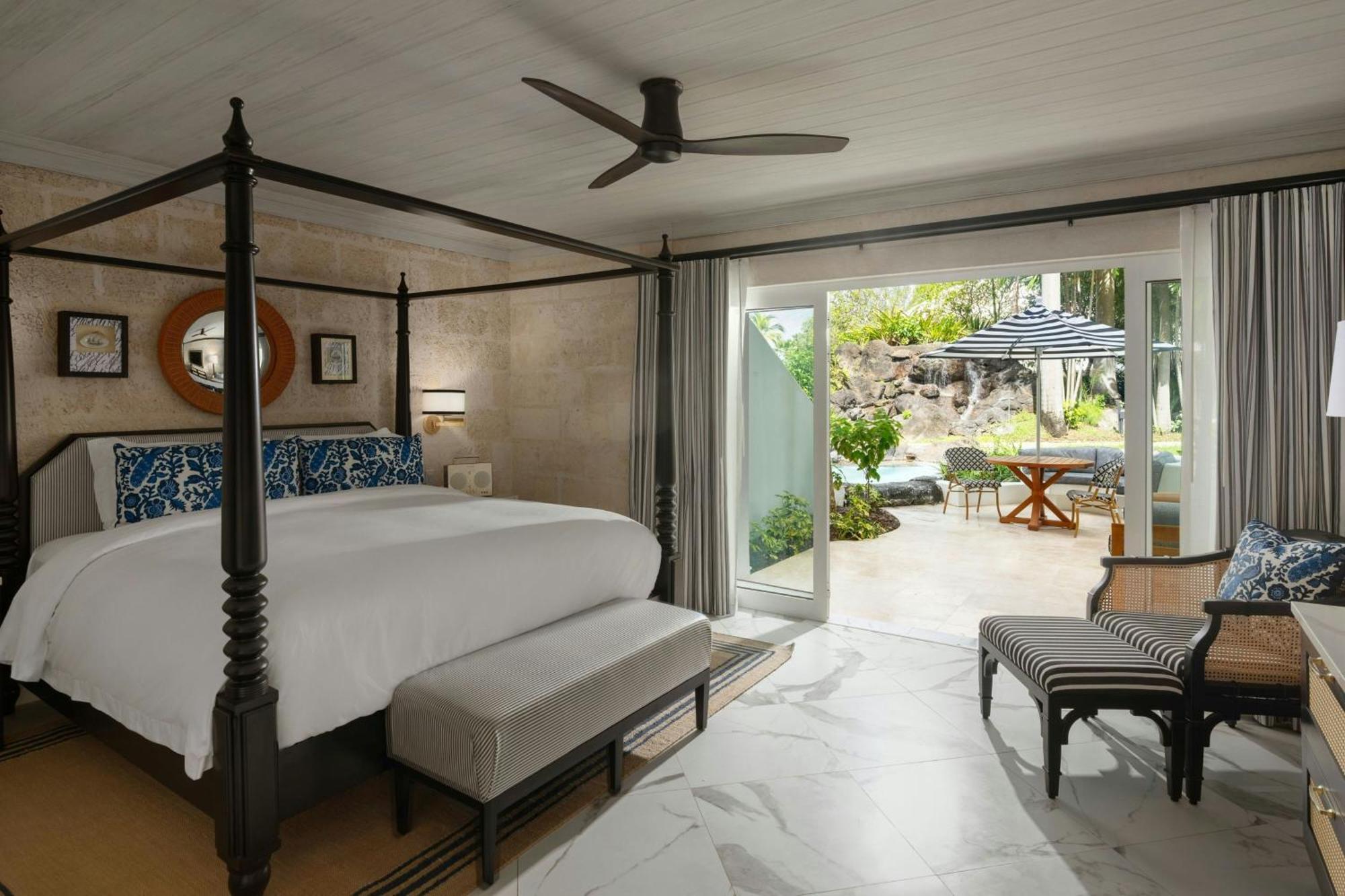 Luxuriöses Zimmer mit Poolblick und direktem Poolzugang