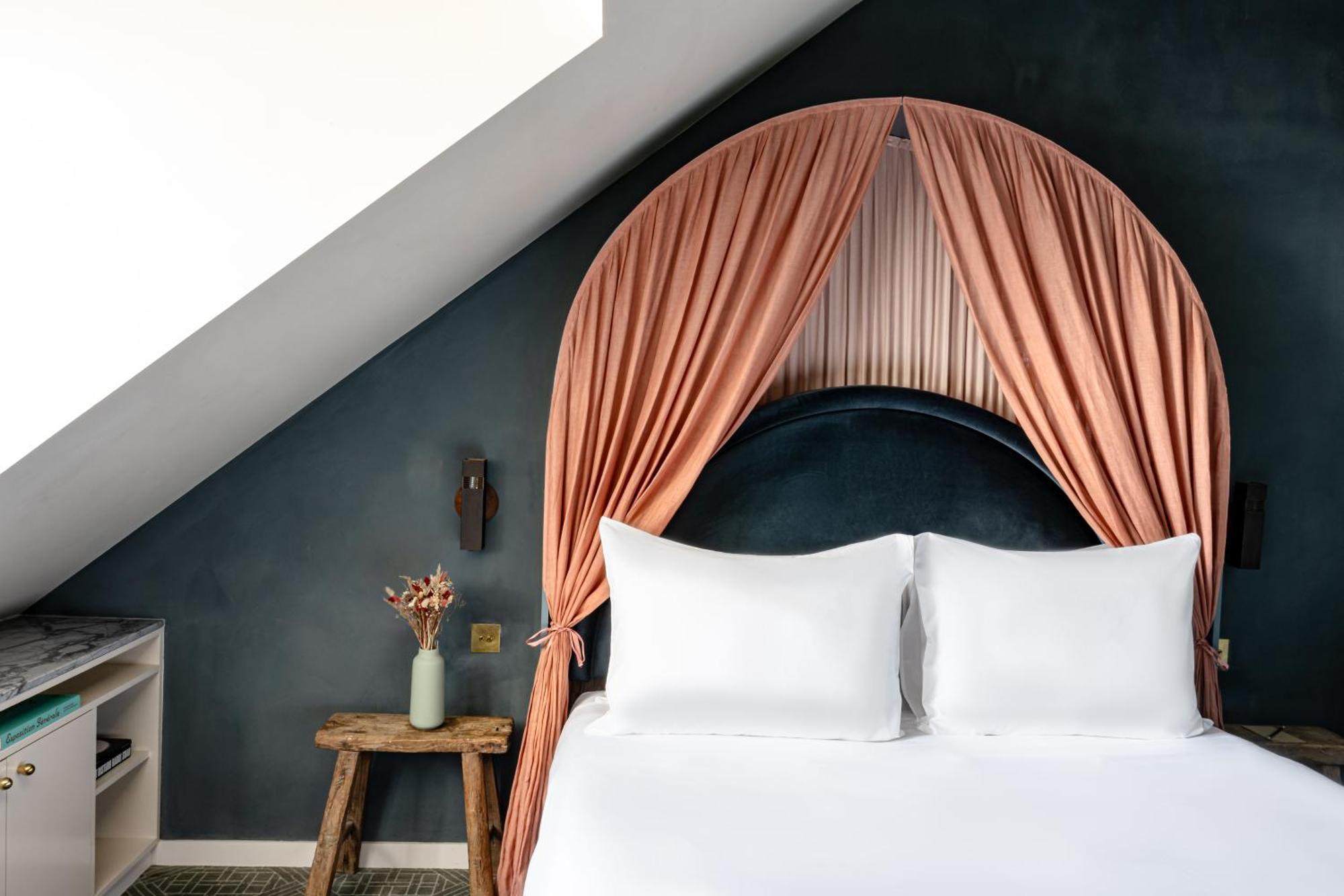Junior Suite Parisian Eaves