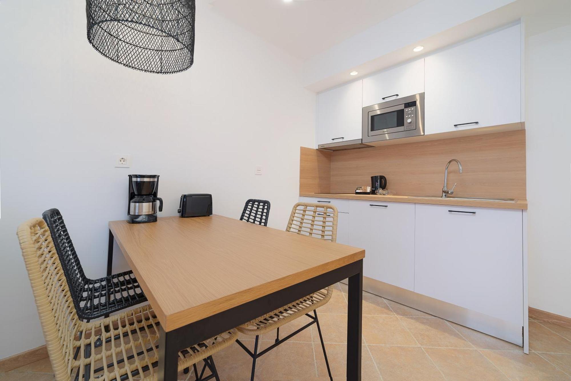 Superior One-Bedroom Apartment