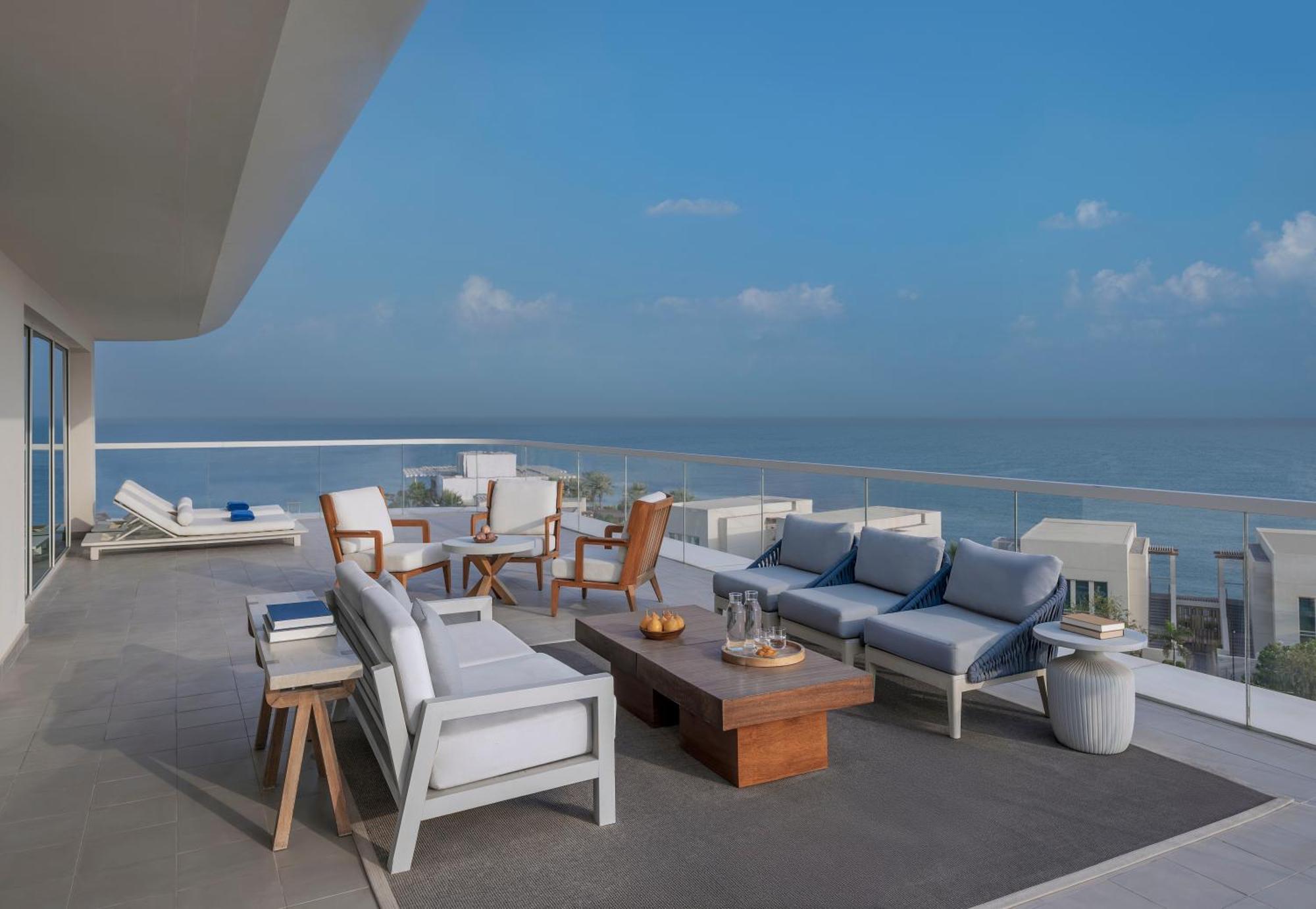 One-Bedroom Pinnacle Suite with Ocean View and Club Lounge Access