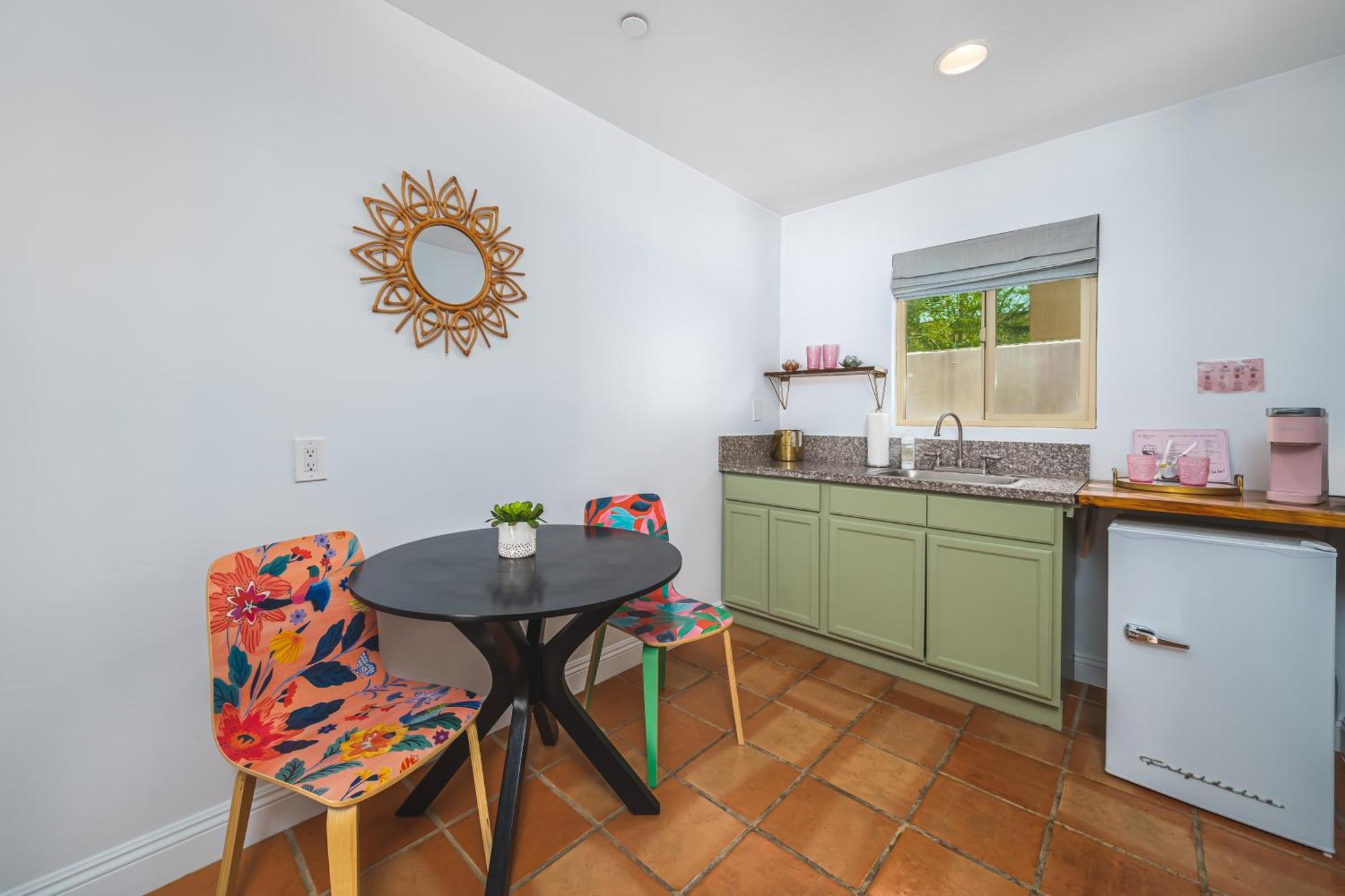 Signature One Bedroom Queen Suite