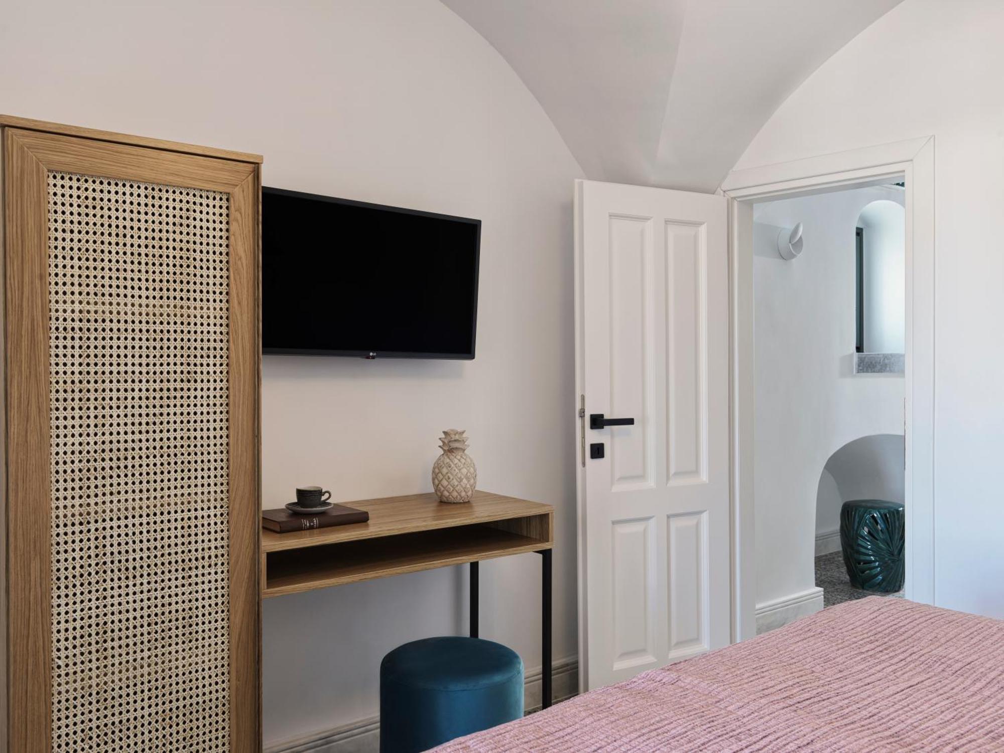 ESTATE MANSION TWO BEDROOM SUITE