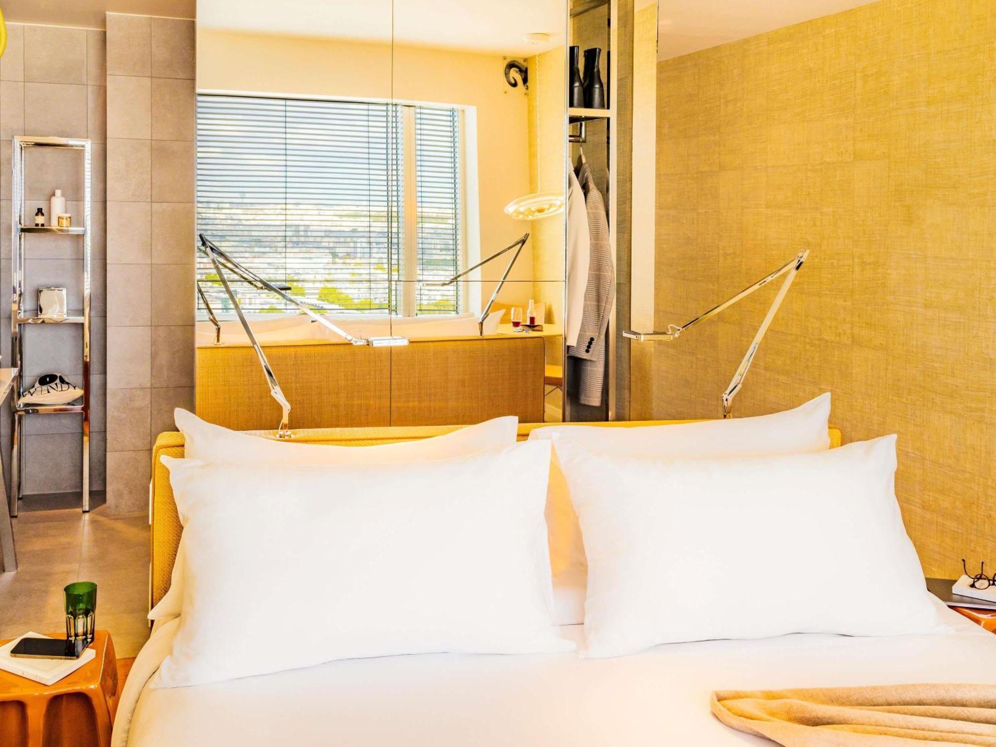 Executive Kamer met Kingsize Bed en Panoramisch Uitzicht op het Monument