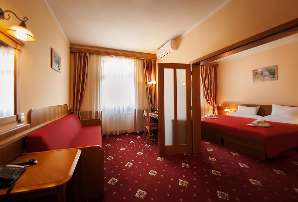 Triple Room,173854650:JPEG