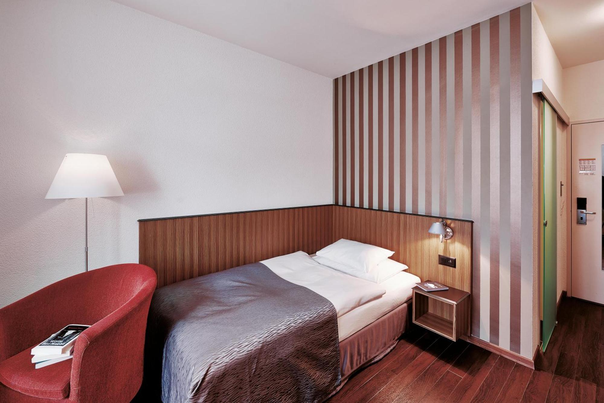 Single Room,1739360560:JPEG