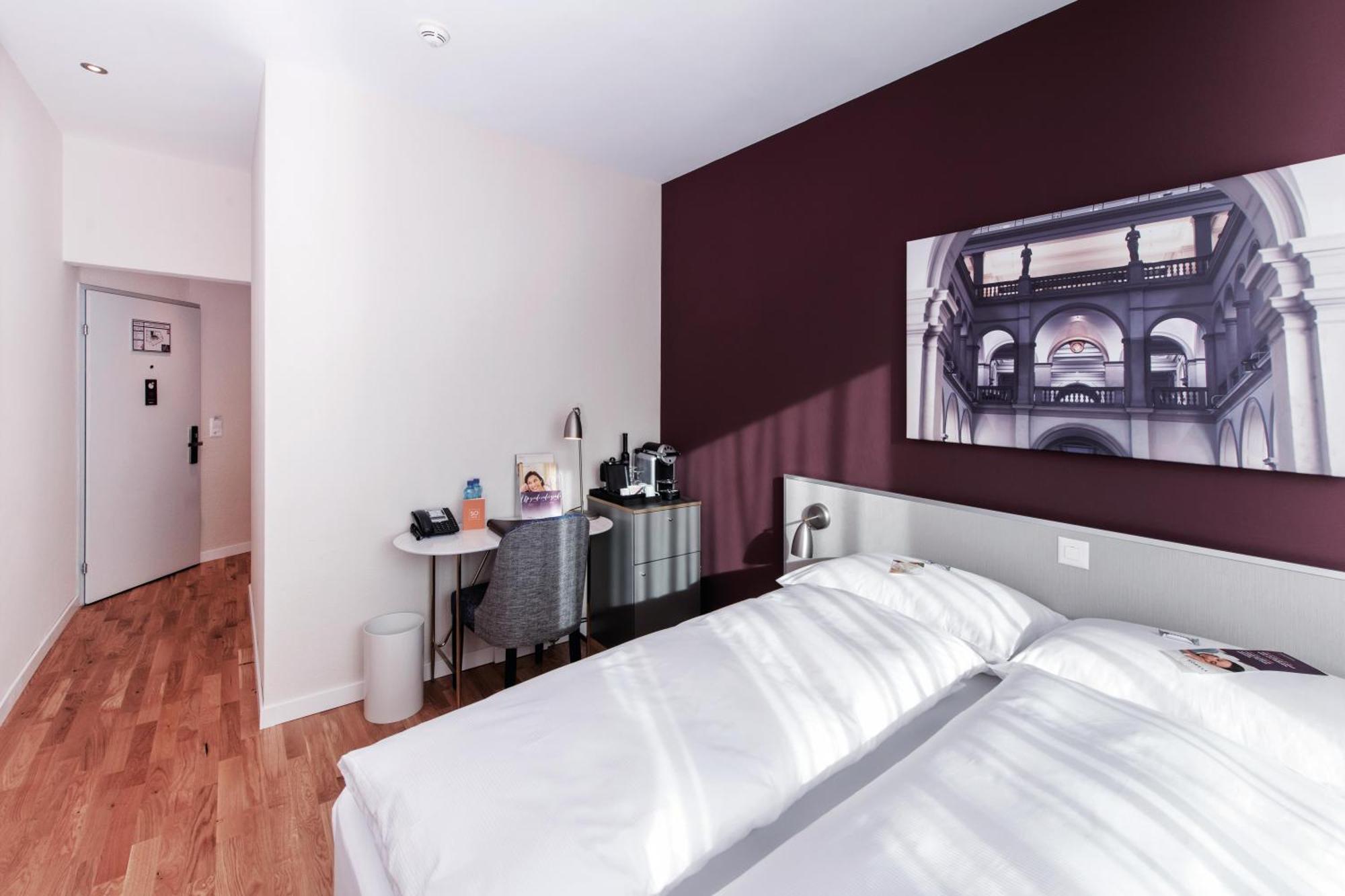 Standard Queen Room