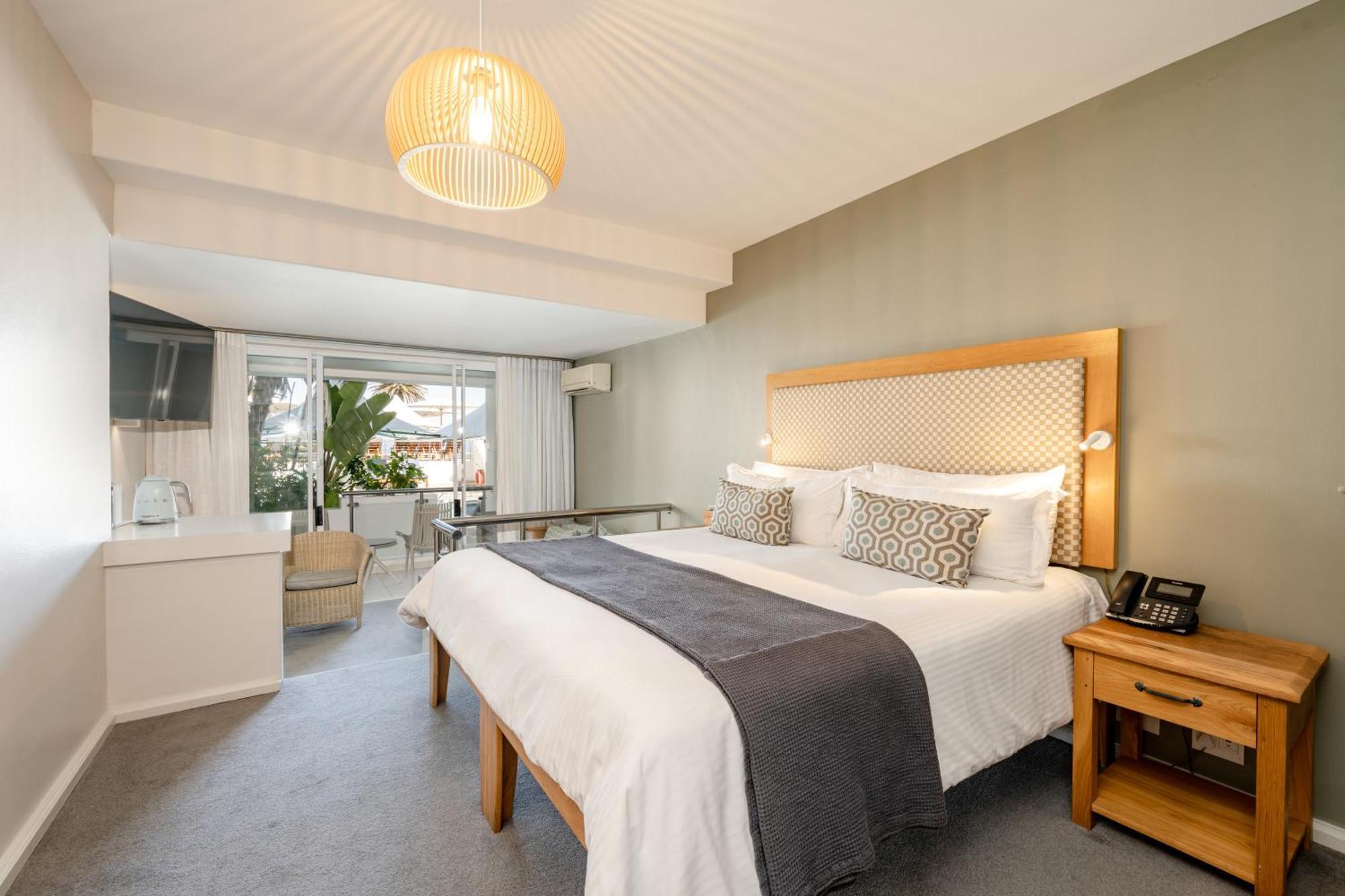 Pool Club Room