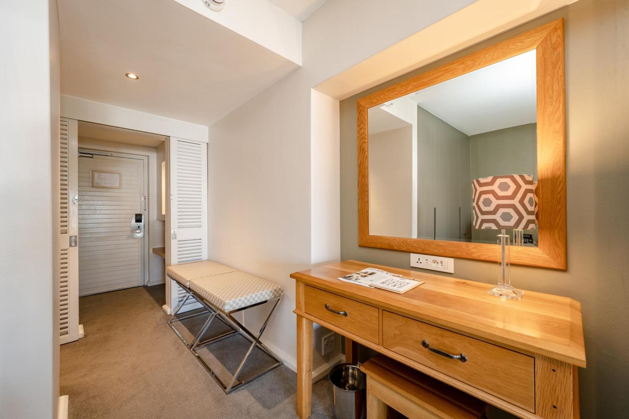 Pool Club Room