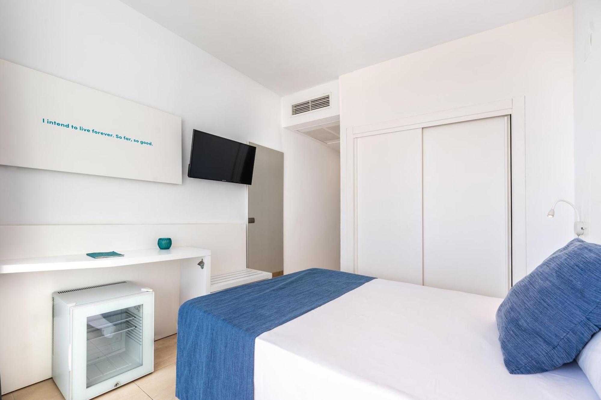 Quarto Individual com Vista Lateral do Mar