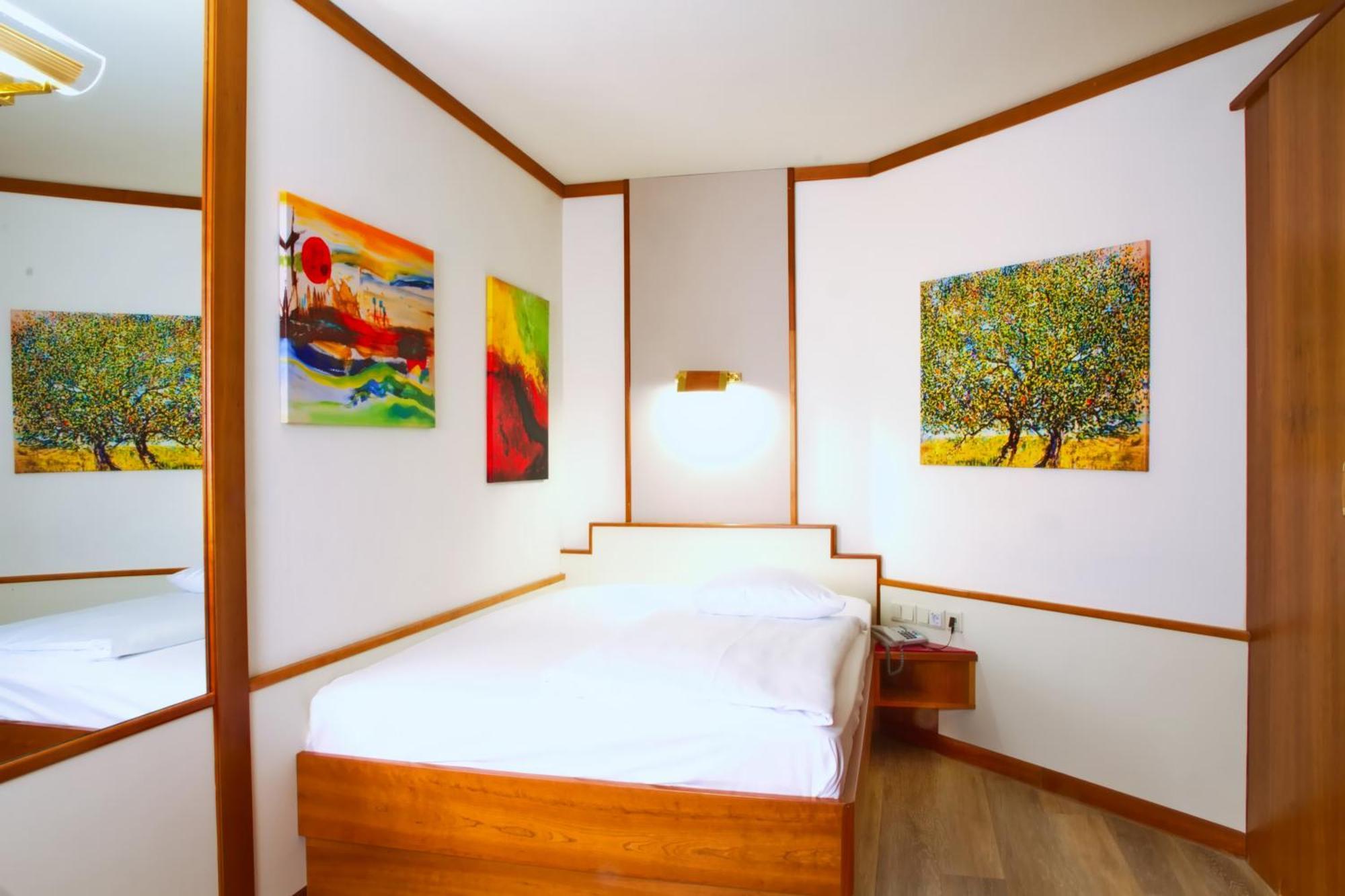 Comfort Single Room
