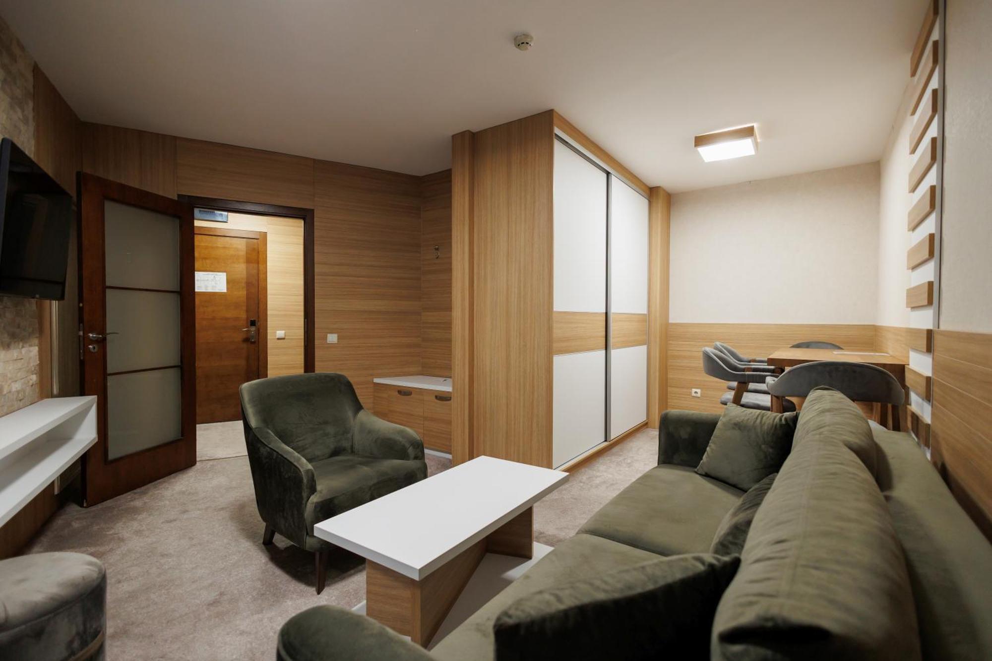 One-Bedroom Deluxe Apartment