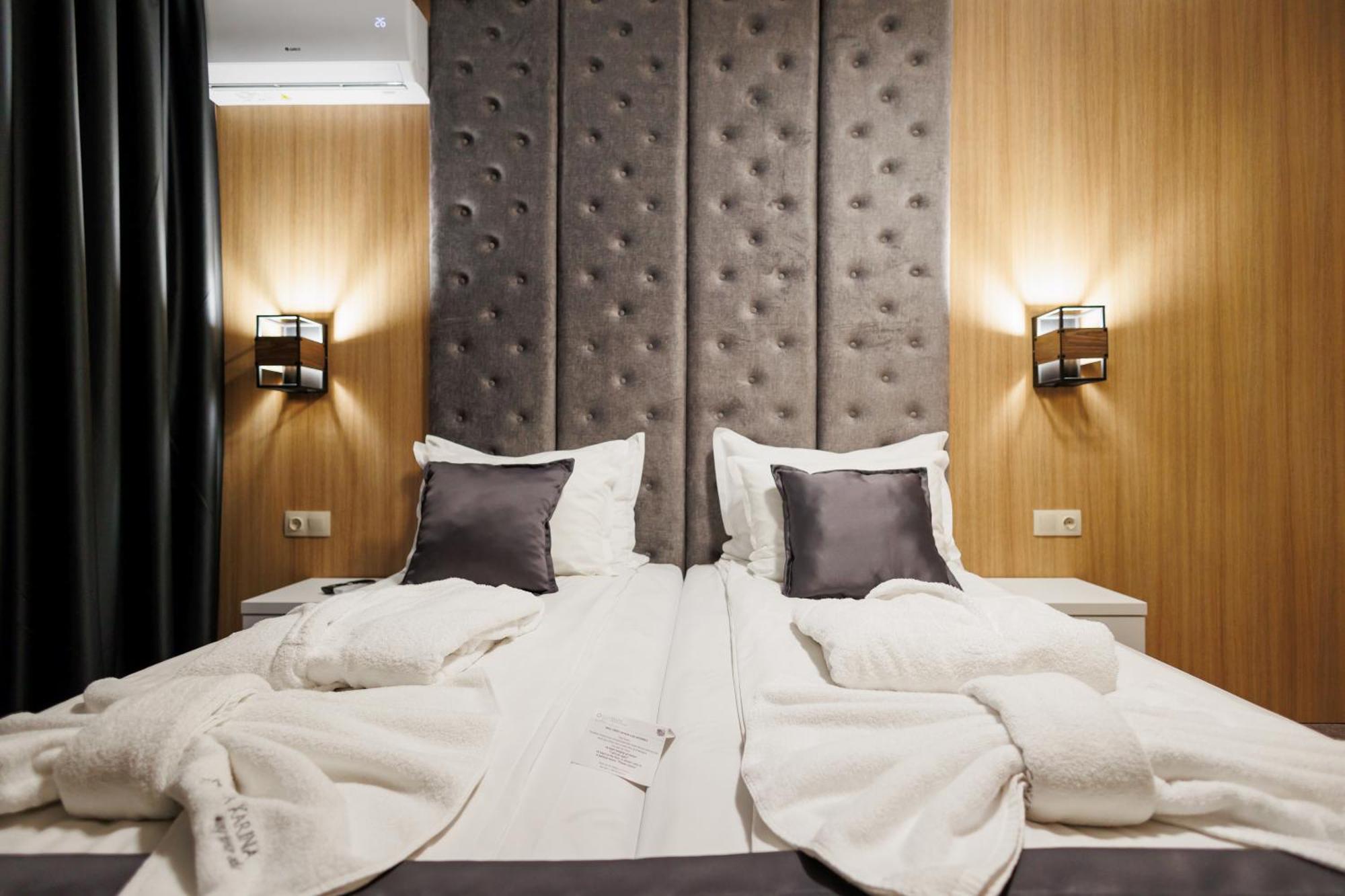 One-Bedroom Deluxe Apartment
