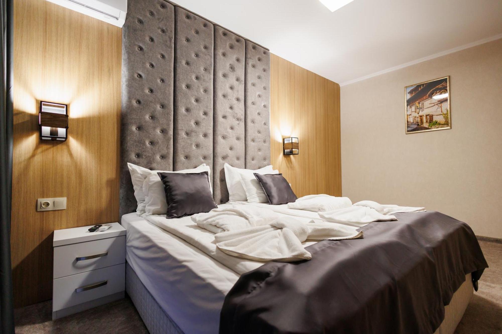 One-Bedroom Deluxe Apartment