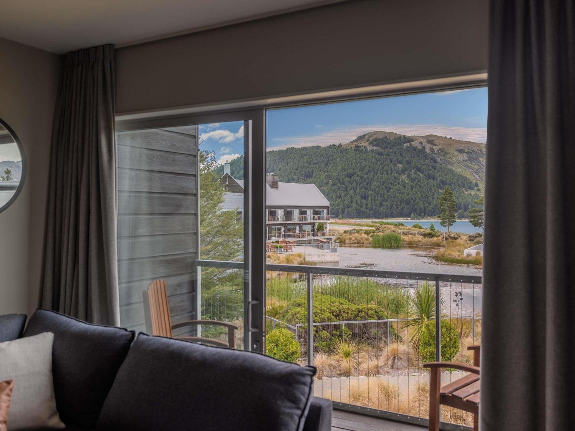 One-Bedroom Mountain View Suite