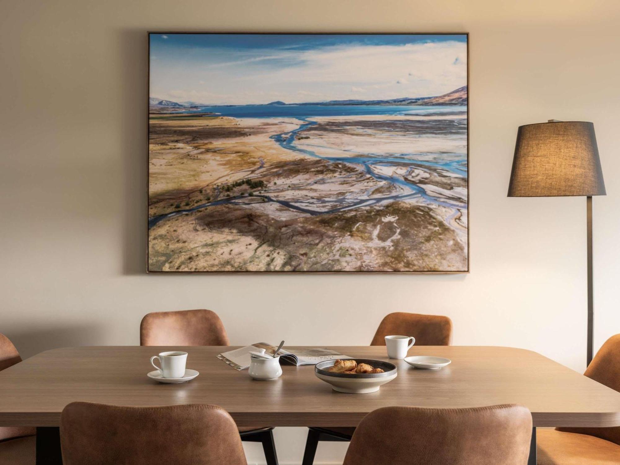 One-Bedroom Mountain View Suite