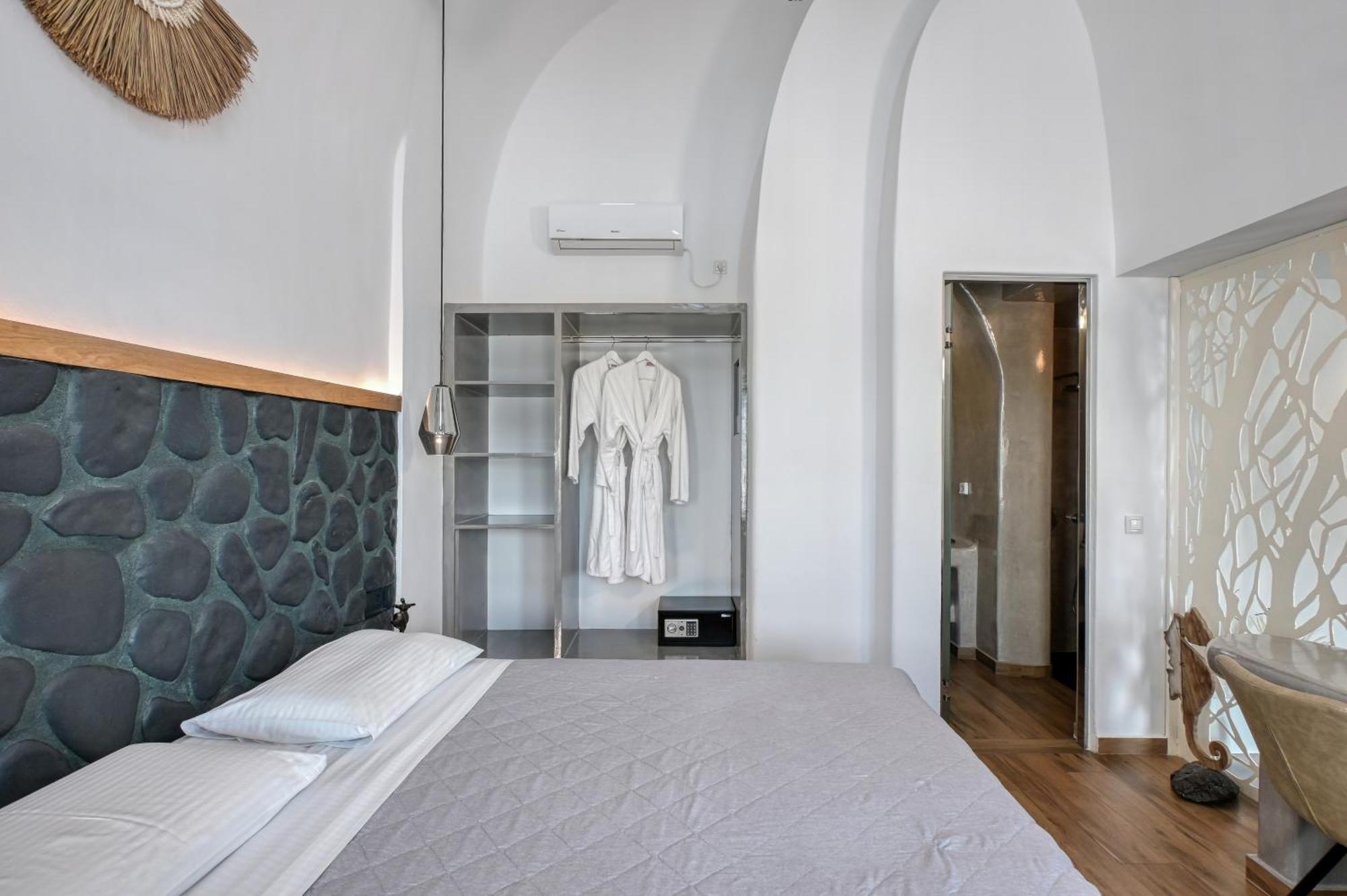 Premier Suite outdoor heated private Jacuzzi,1739394983:JPEG