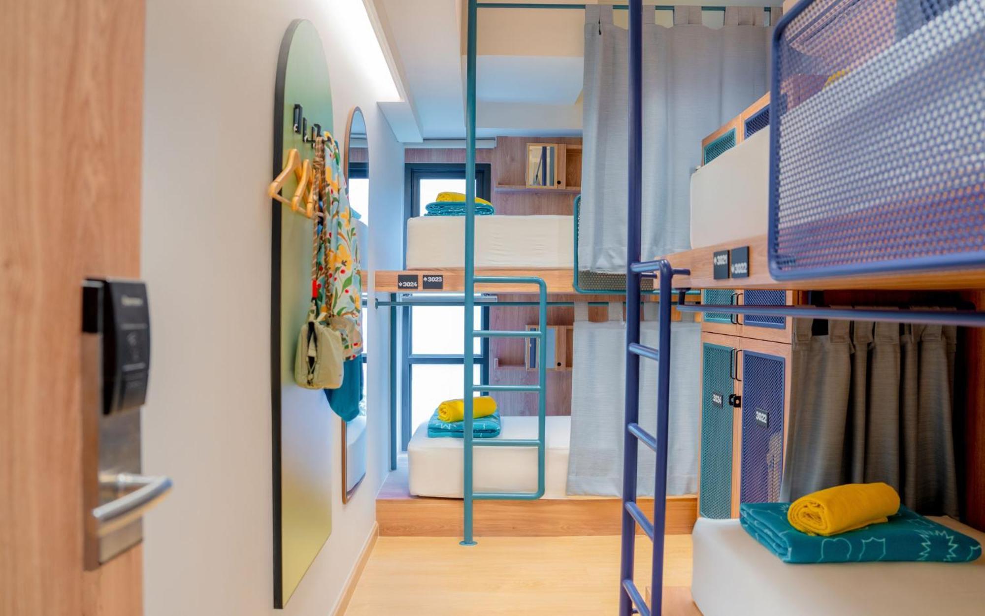 Bed 4-Bed Mixed Dormitory Room
