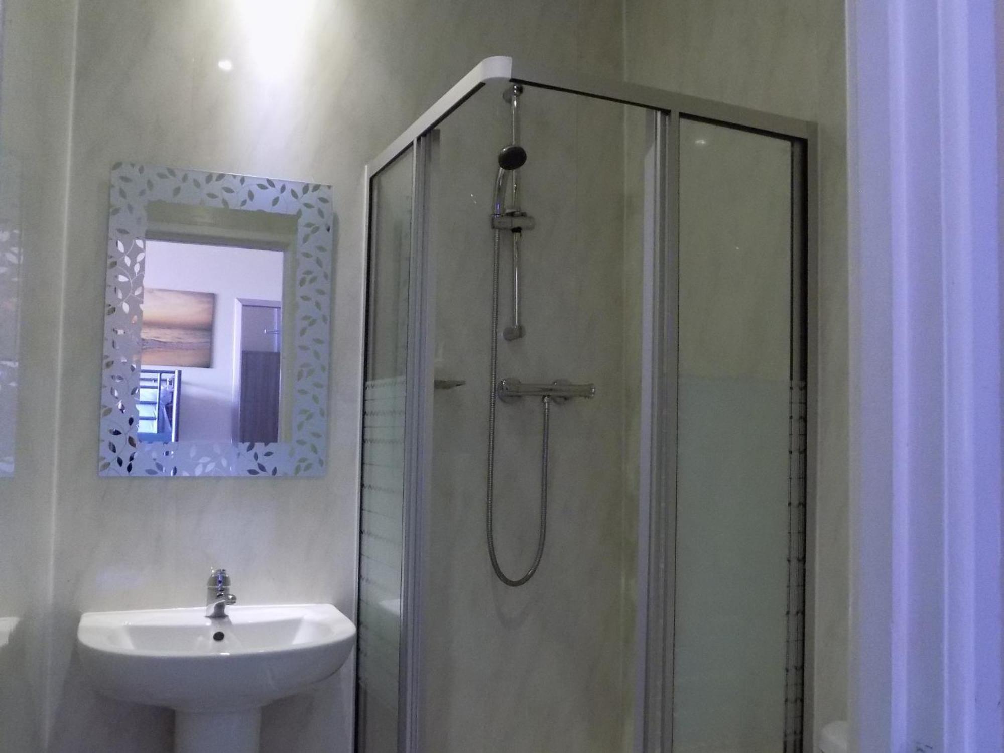 Vierpersoonskamer met Douche
