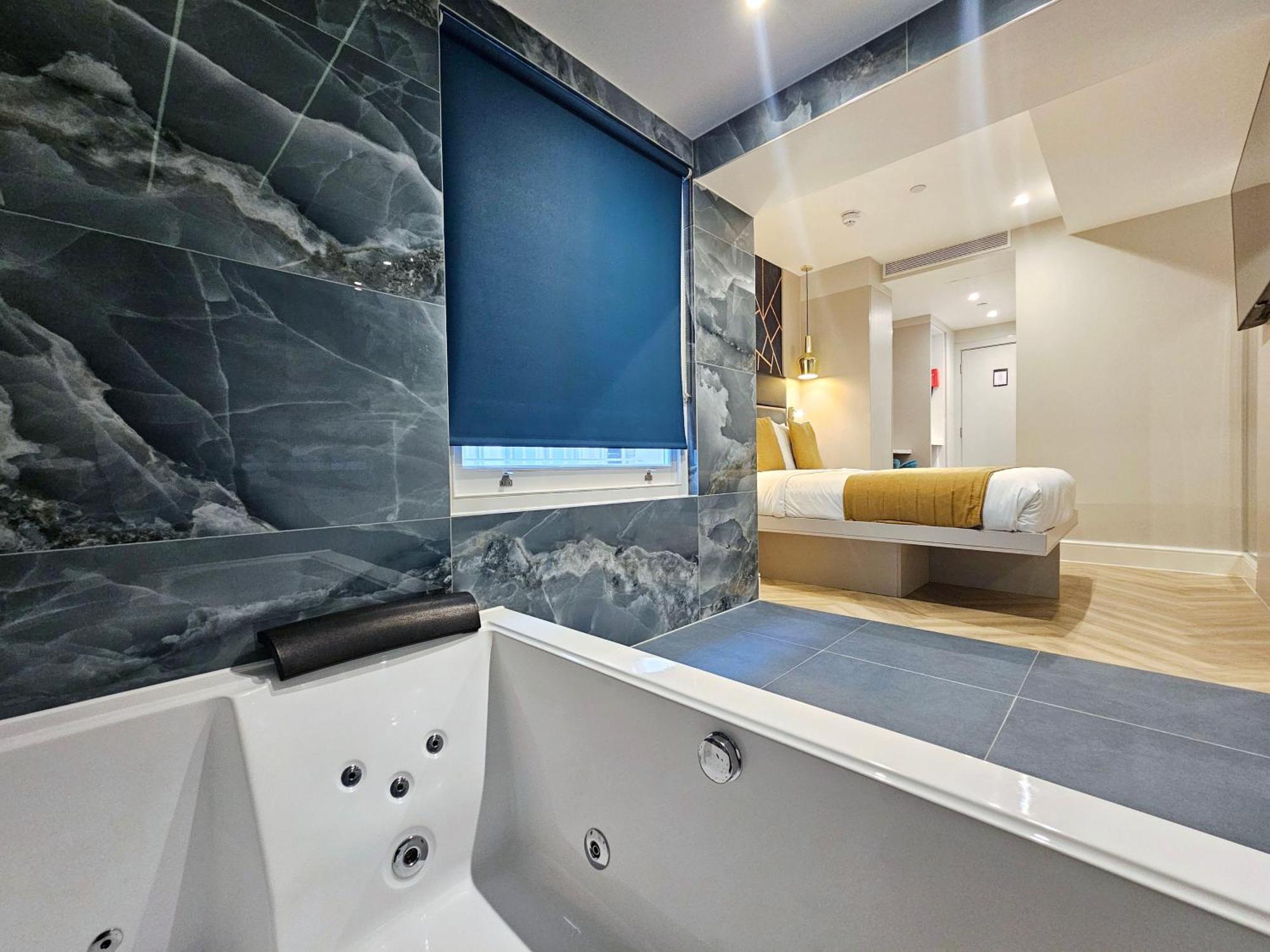 Signature Jacuzzi Suite