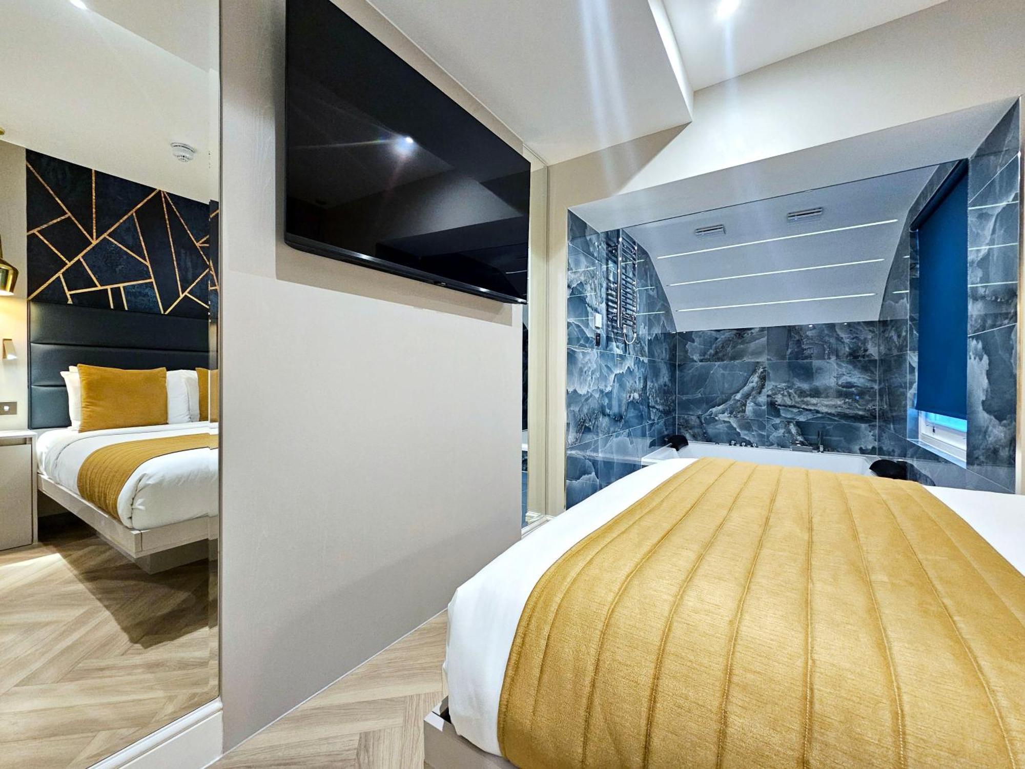 Signature Jacuzzi Suite