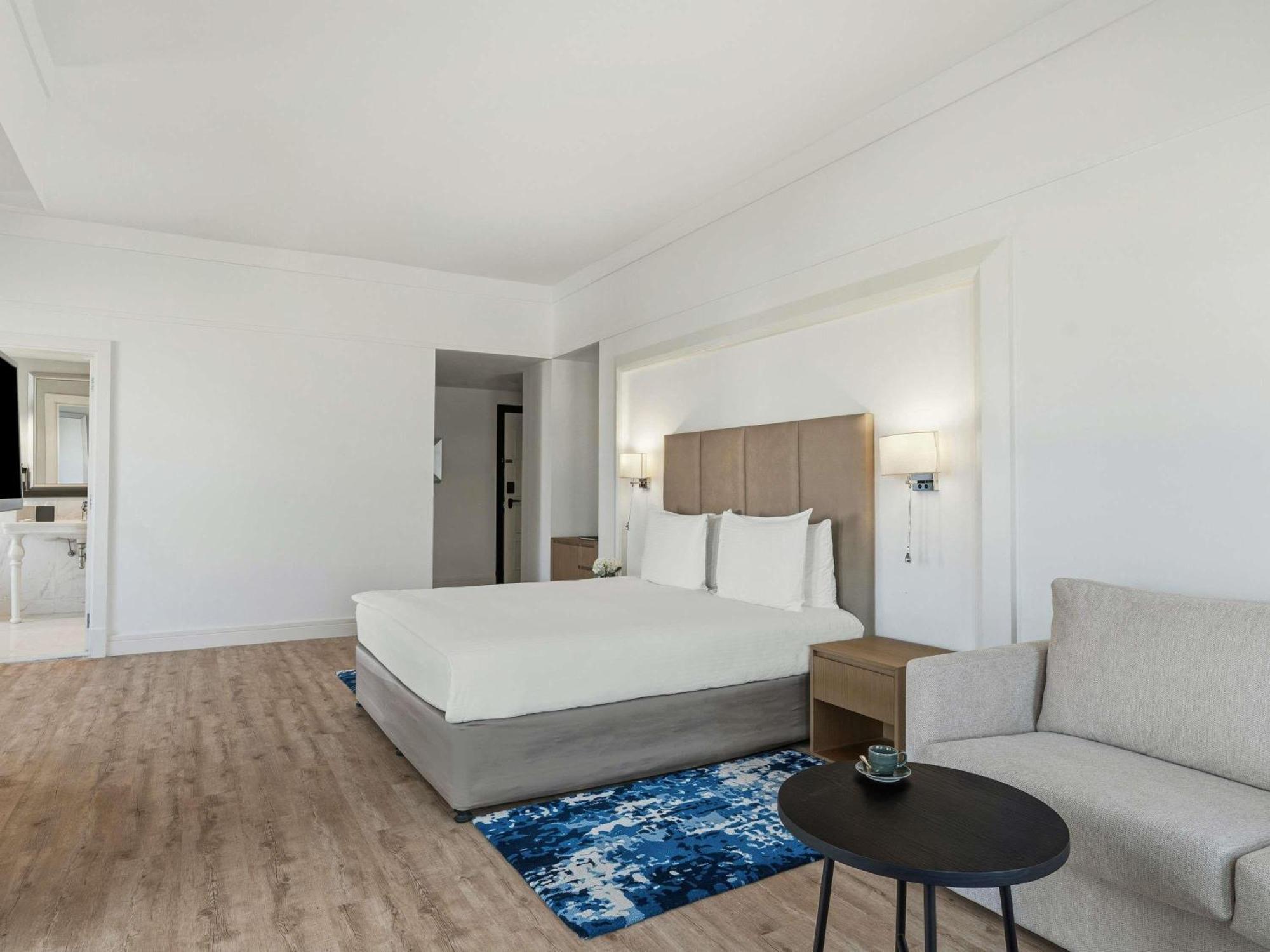 Premium Room Pool or Sea View