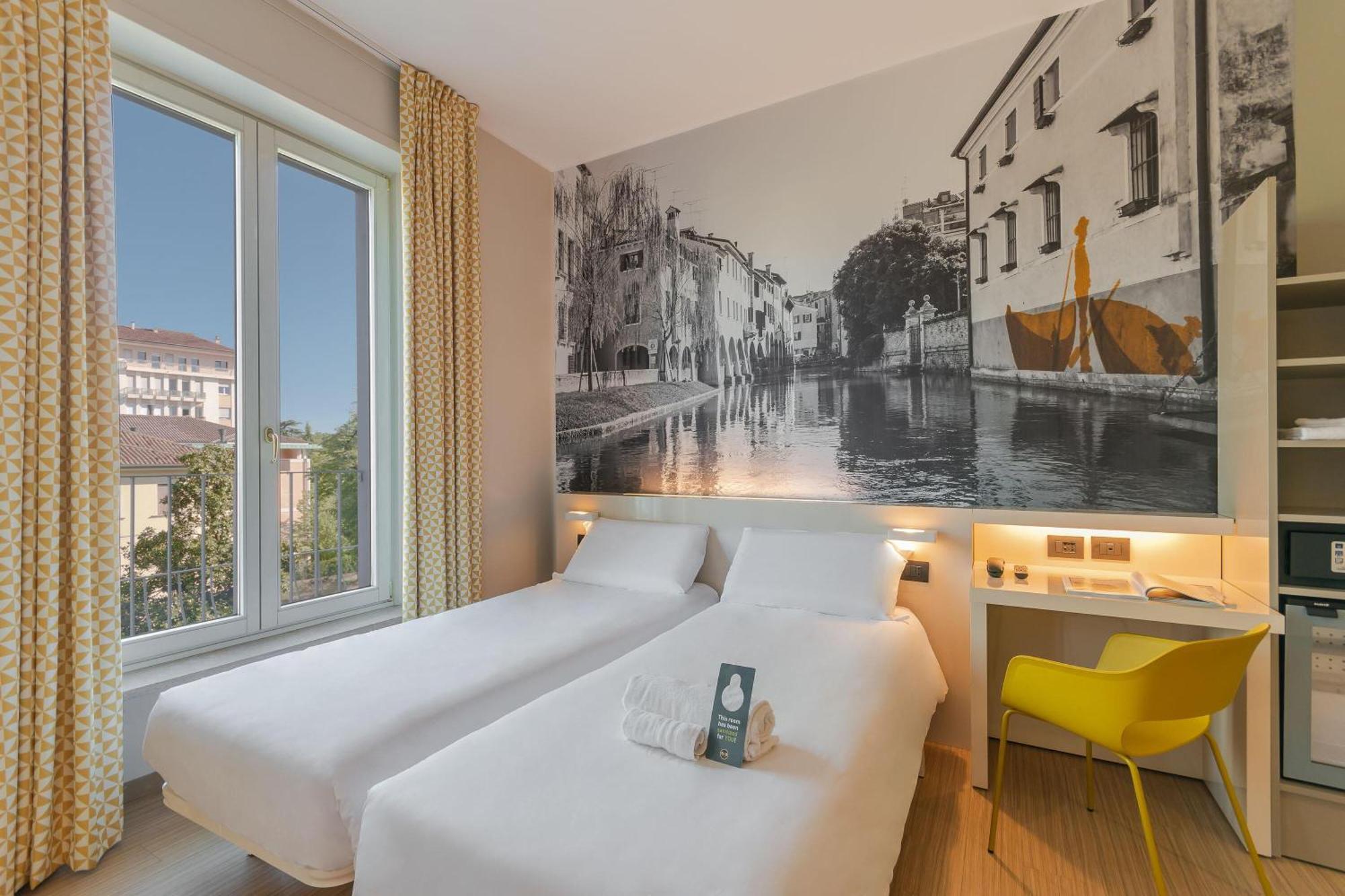 Twin Room,1739511142:JPEG