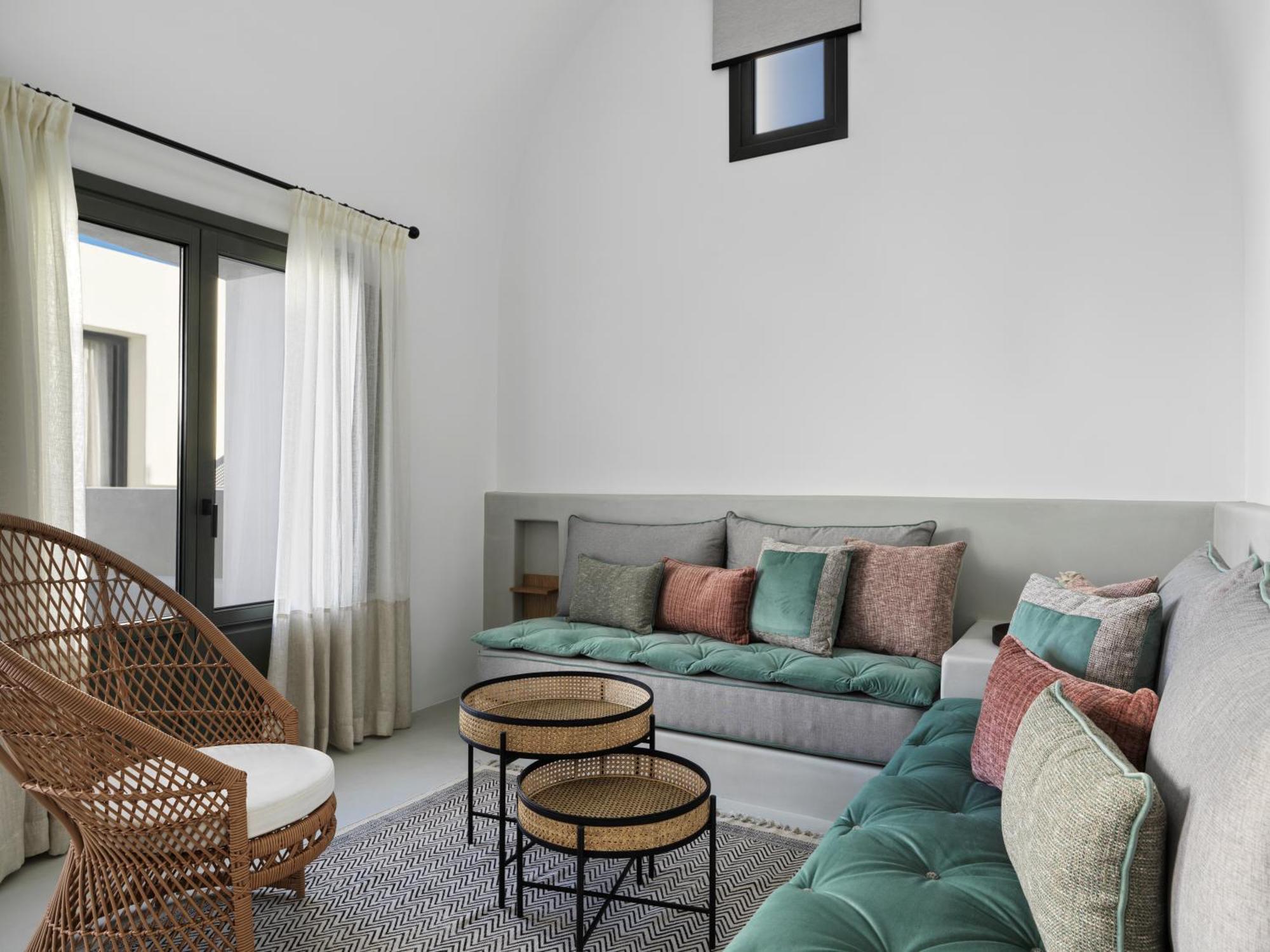 ESTATE VILLAGE JACUZZI SUITES