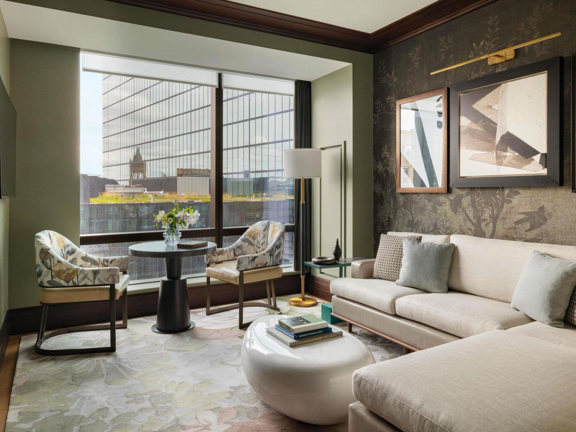 Emerald One Bedroom King Suite Butler Service Wet Bar