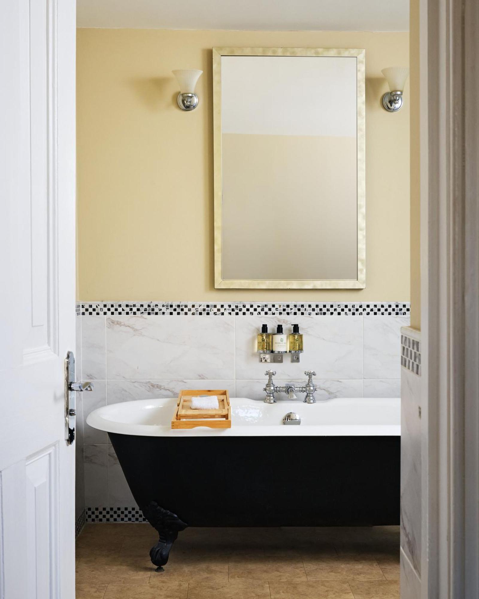 Feature Room,1774417854:JPEG