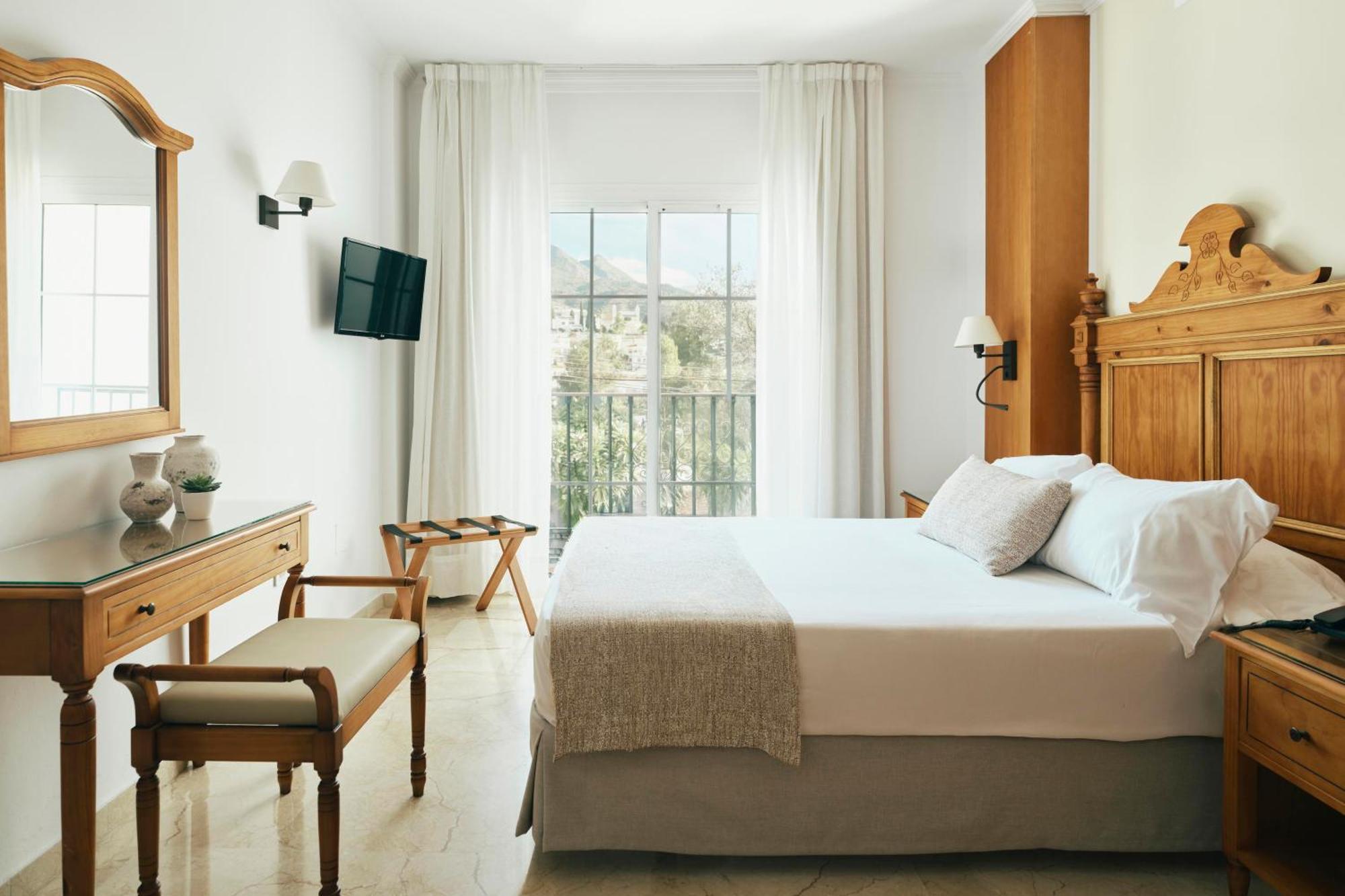 Budget Twin Room french balcony