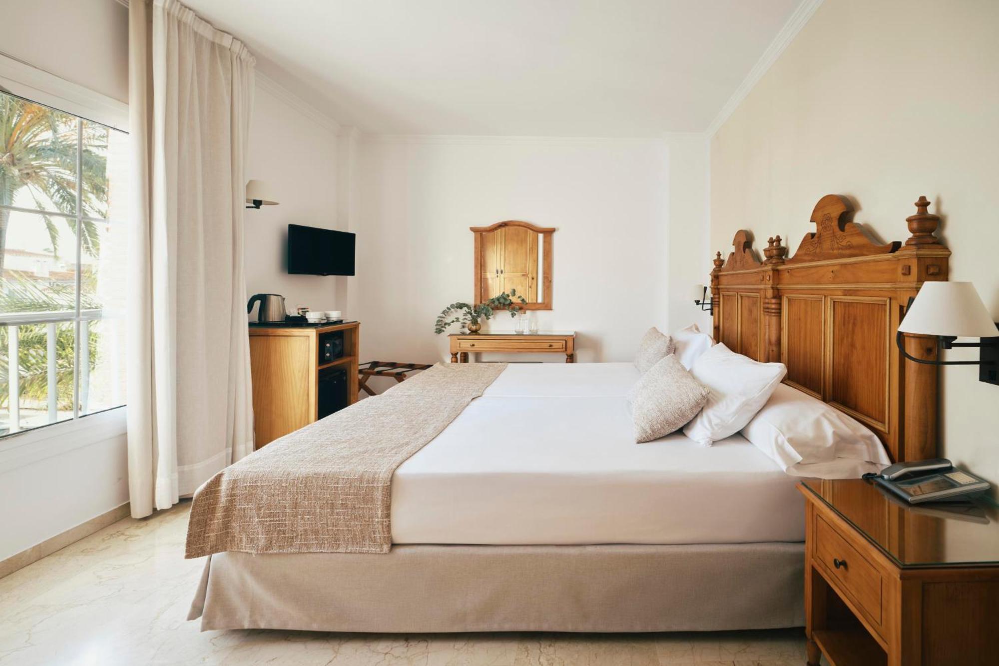 Budget Twin Room french balcony