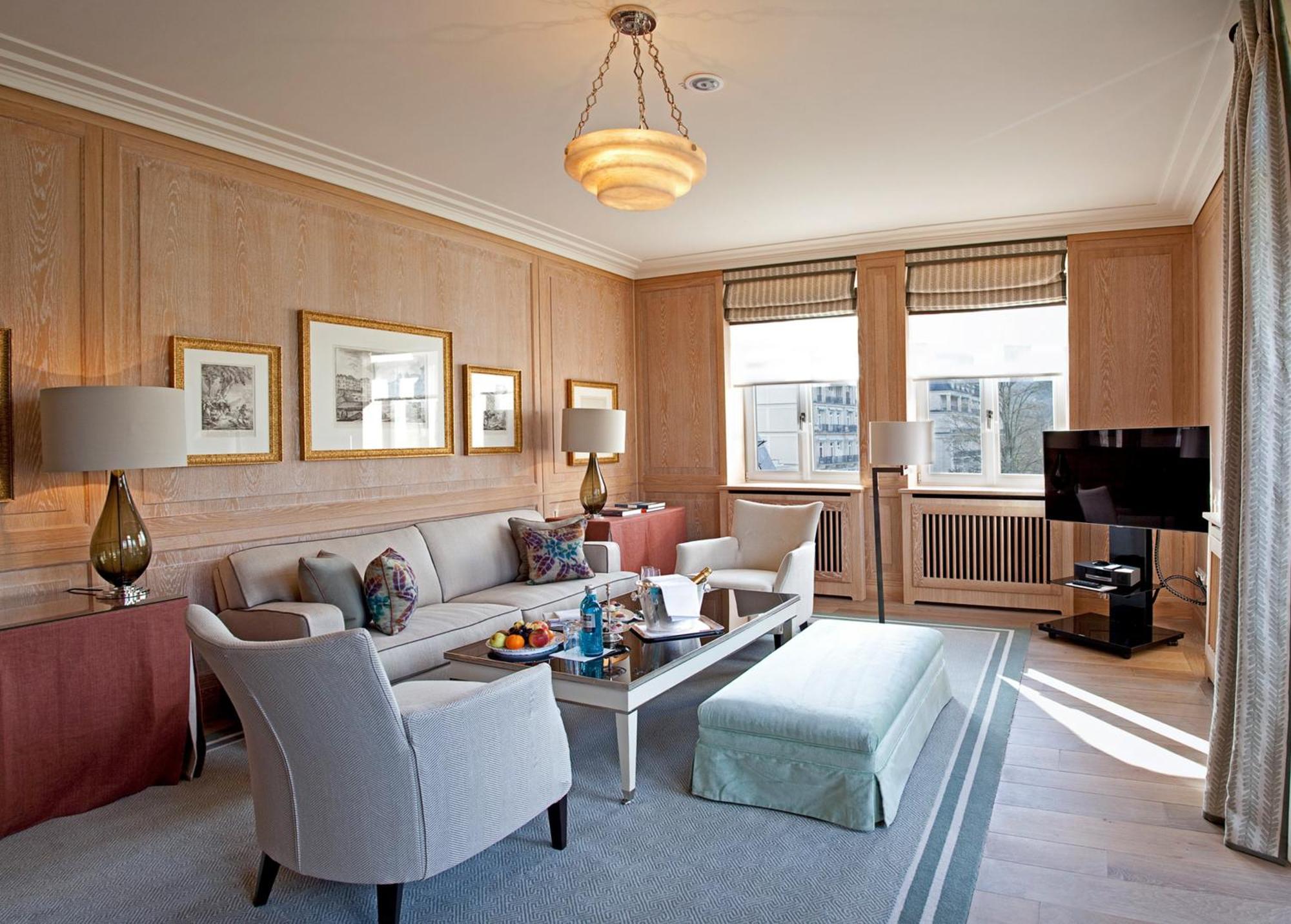 Stephanie Deluxe Suite