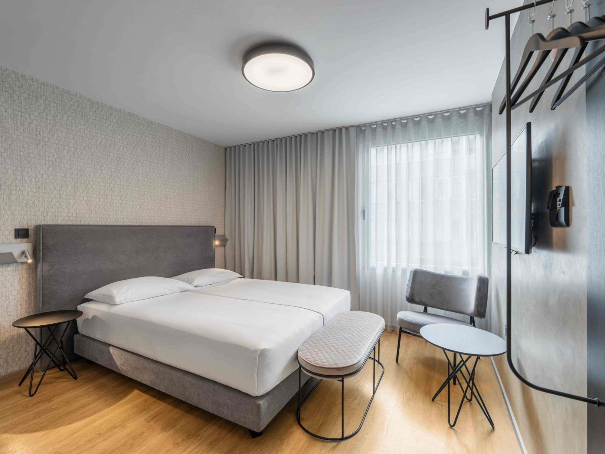 Classic Double Room,1742592183:JPEG