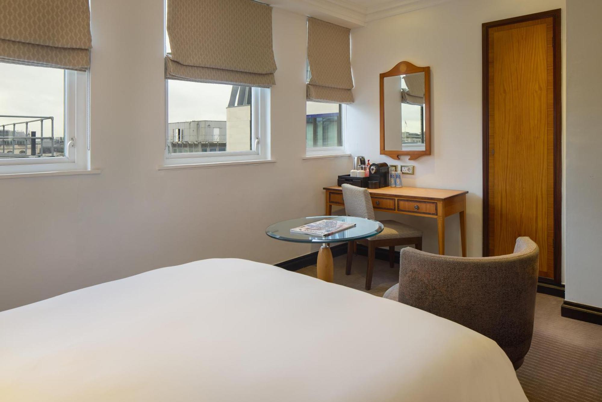 Superior Double Room London Eye View
