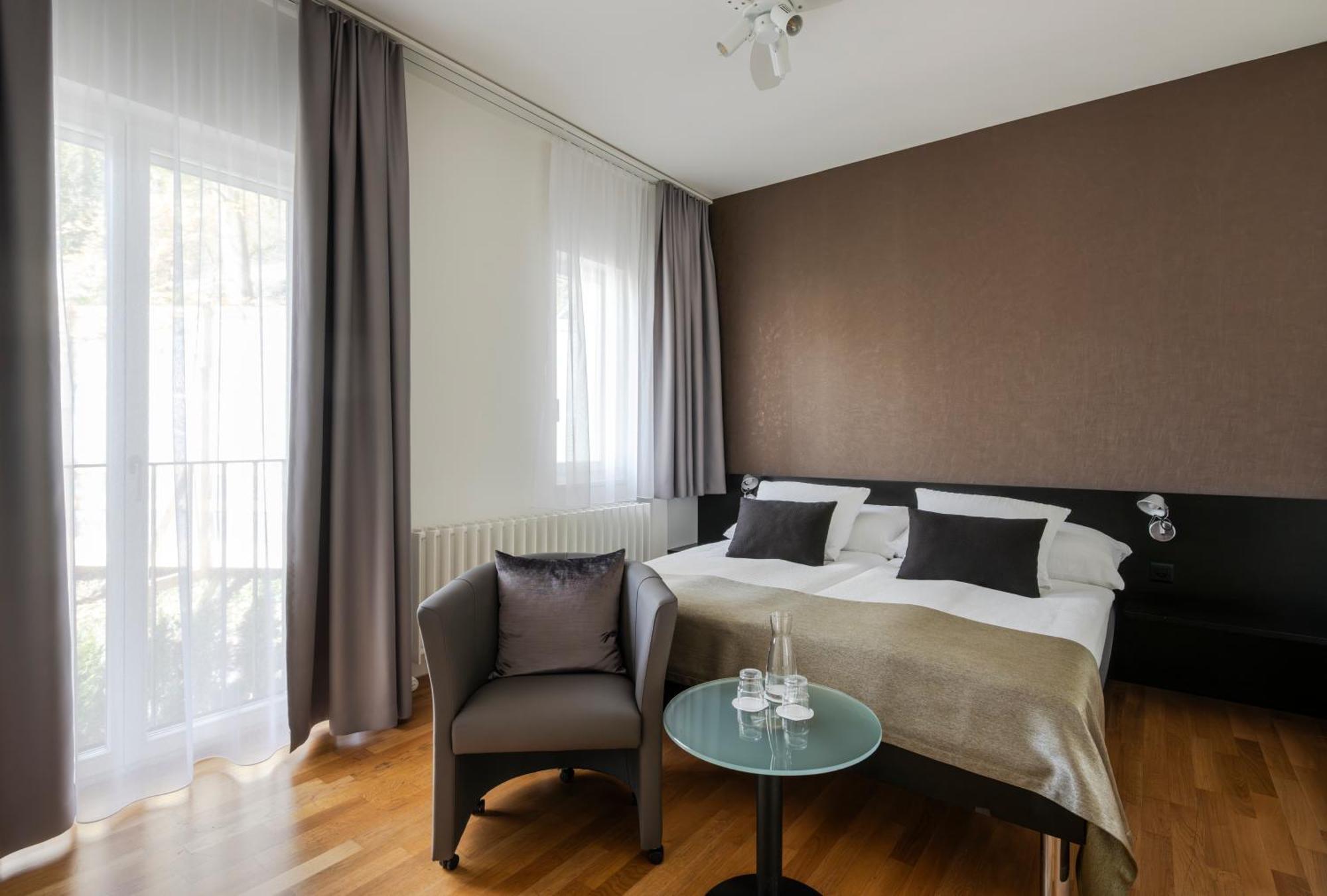 Double Room,1742594852:JPEG