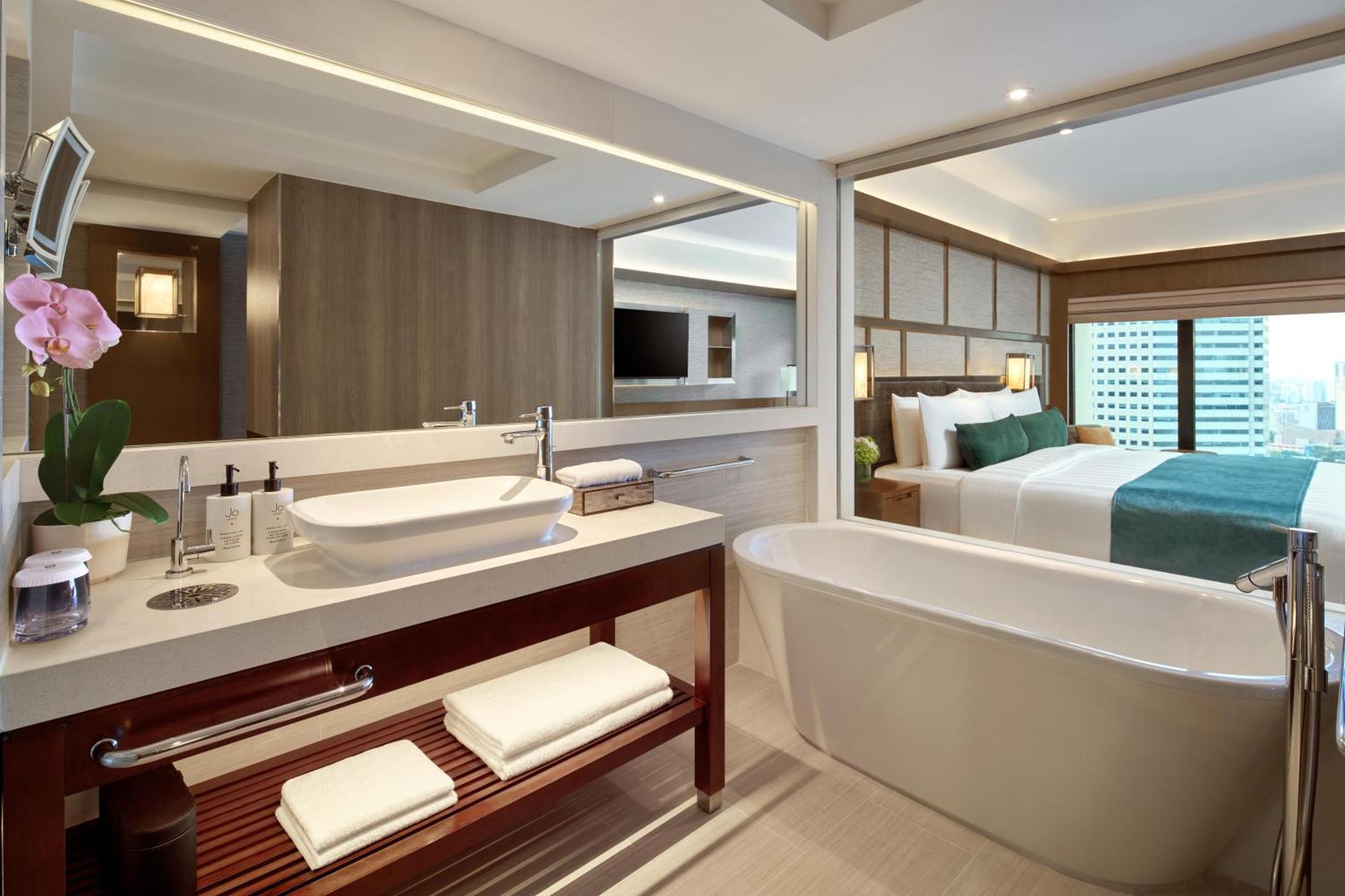 Deluxe Panoramic Room City View High Floor