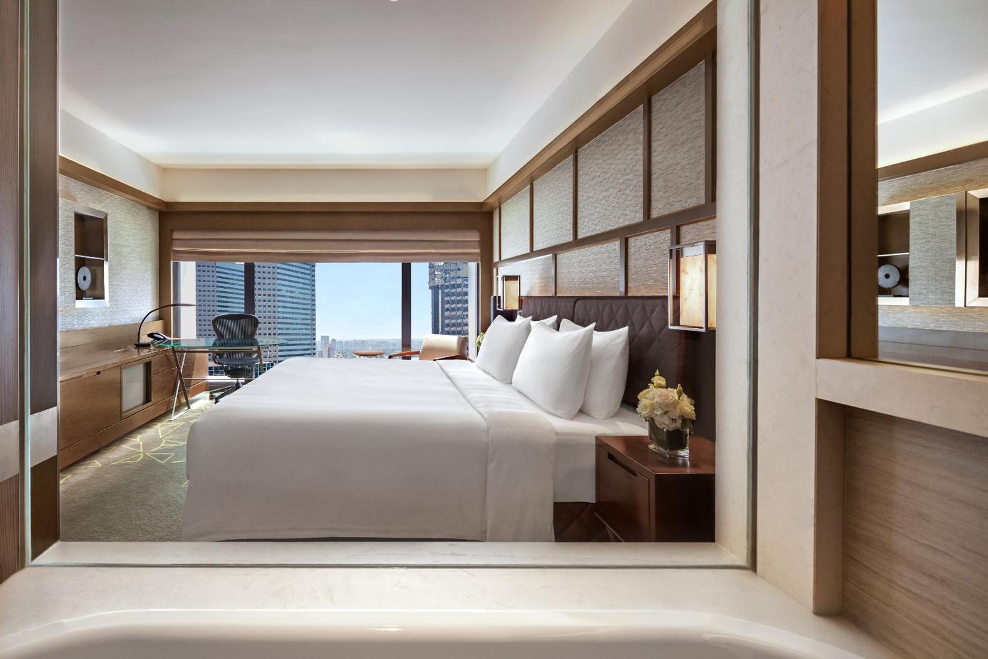 Deluxe Panoramic Room City View High Floor