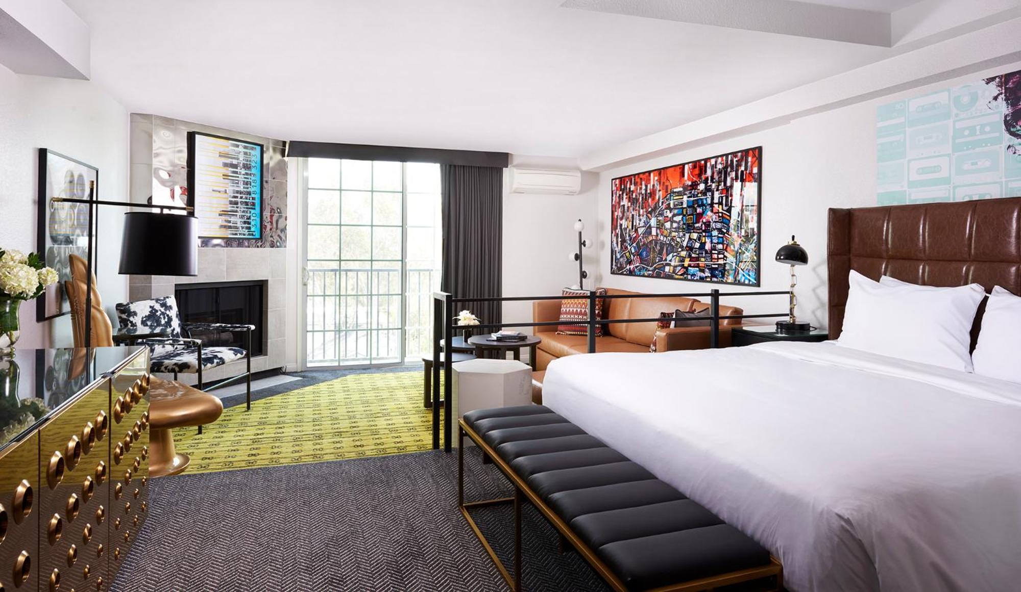 Deluxe King Suite