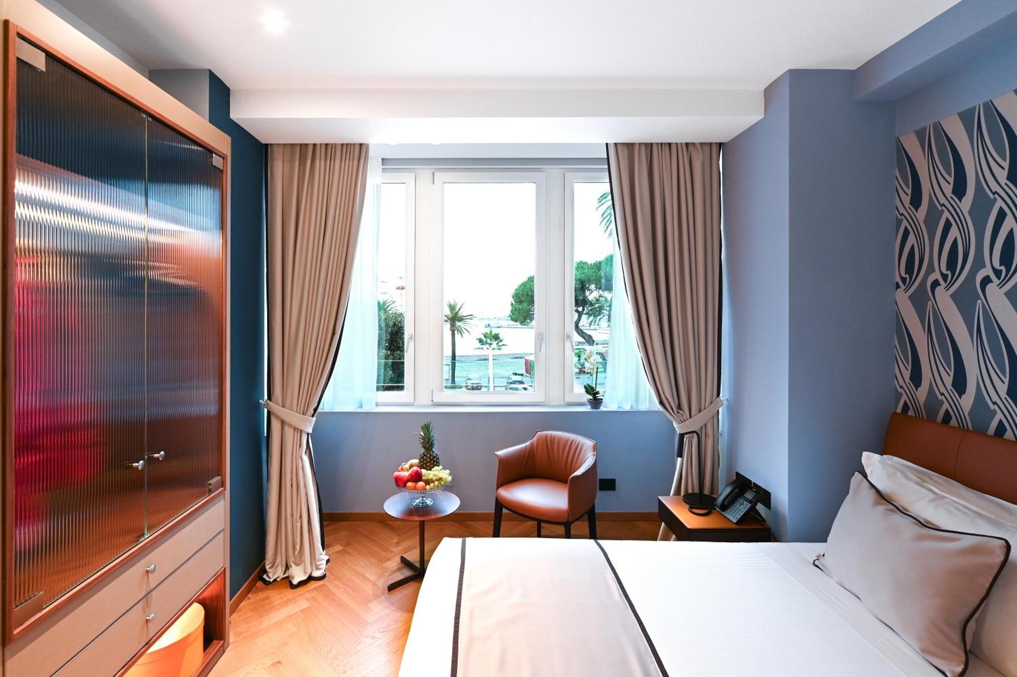 Deluxe Doppel-/Zweibettzimmer mit Meerblick