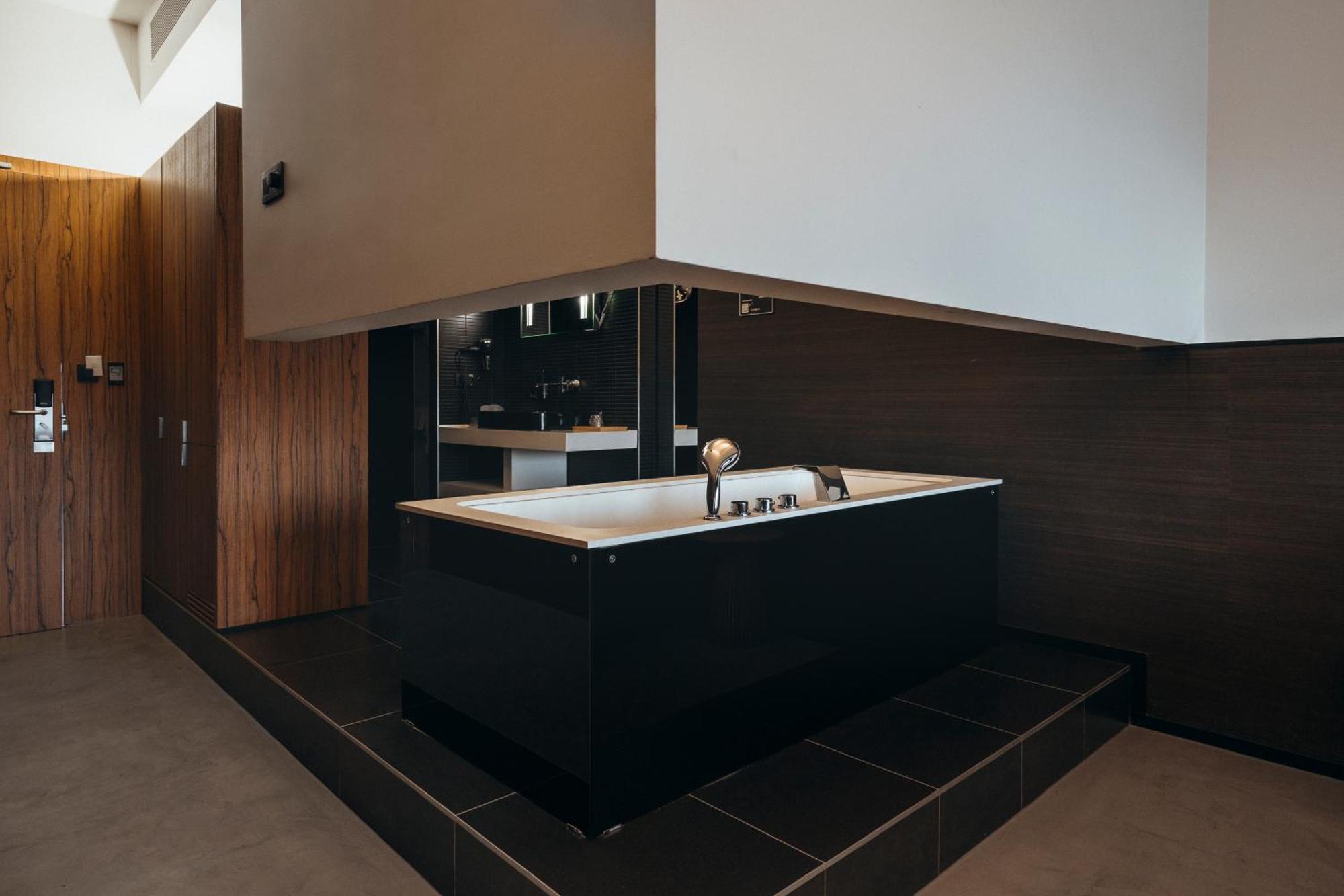 Deluxe Double Room Bath