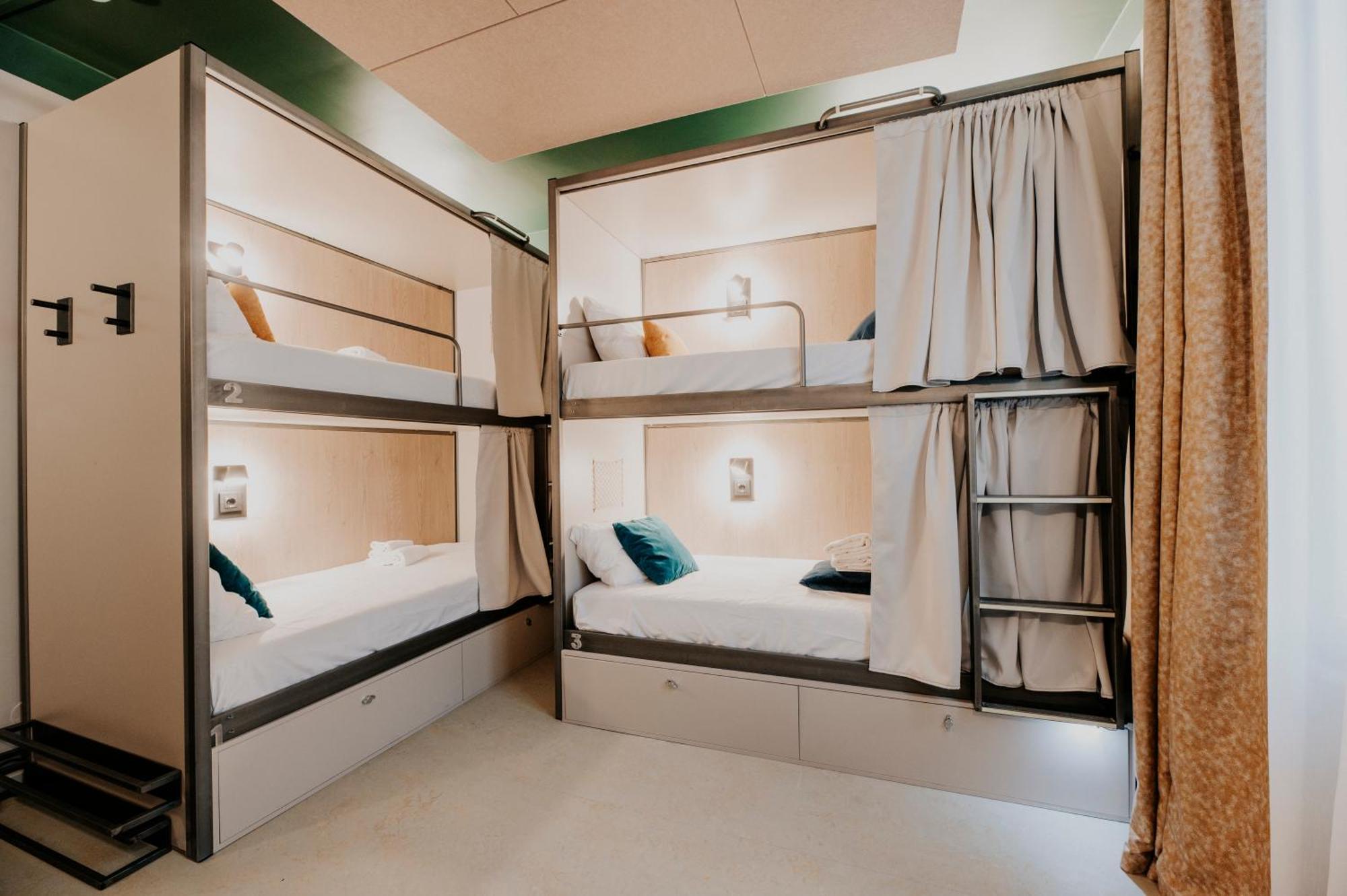 1 SINGLE BED 4-BED SHARED DORMITORY ROOMMIXED