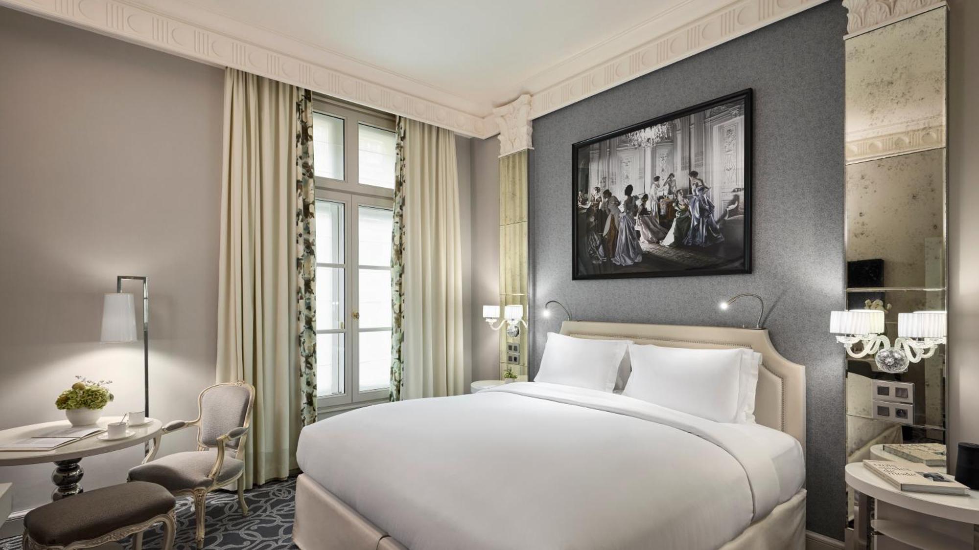 Luxury Room 1 Queen Bed