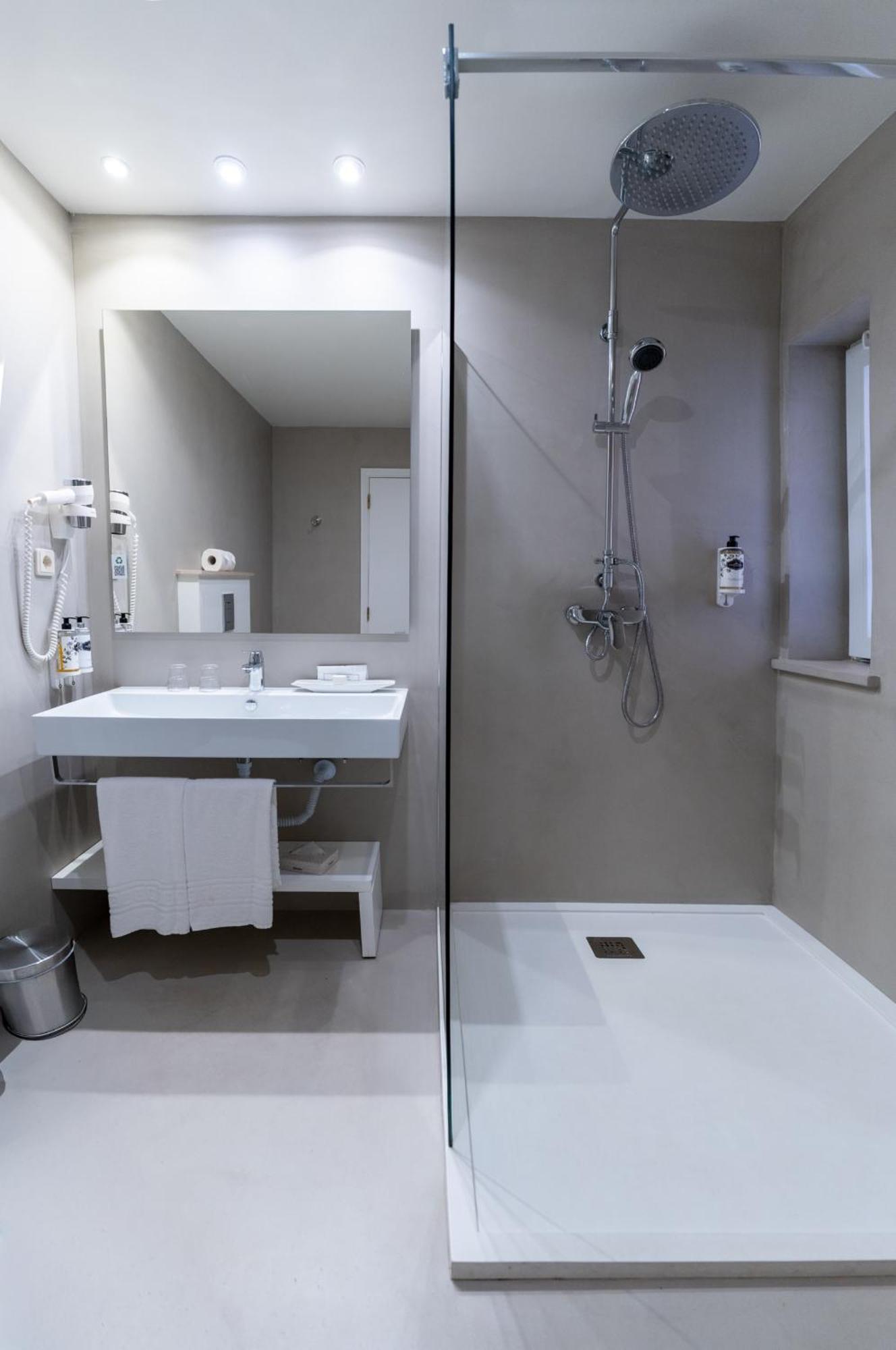 Deluxe Studio Apartment