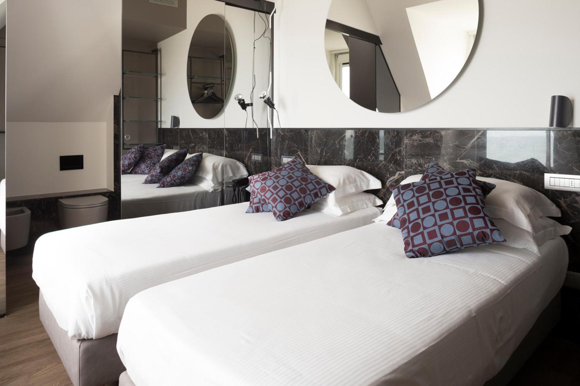 Smart Room Sea Front Window No Balcony