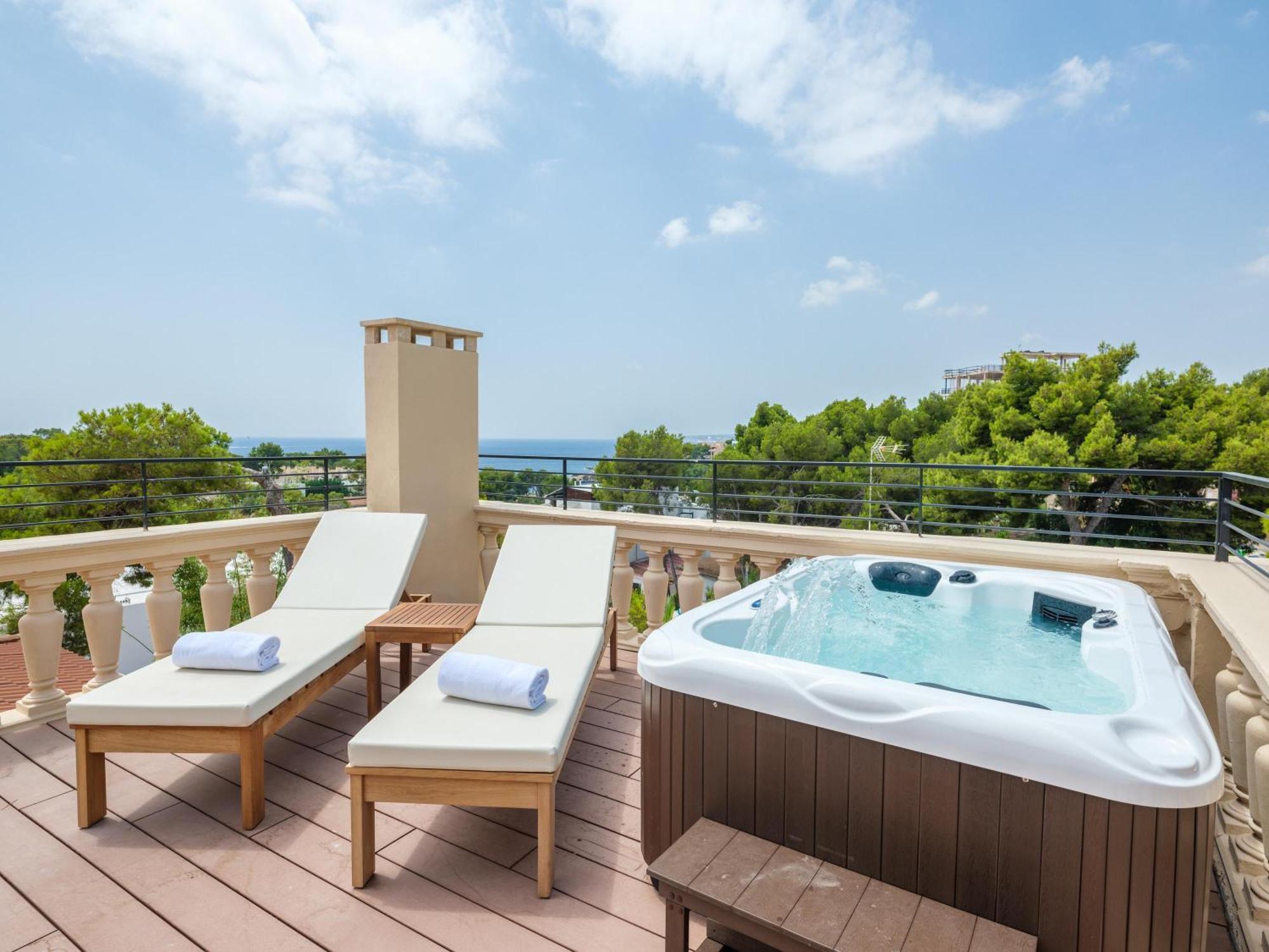Gold Level Room with Outdoor Hot Tub - Adults Only (+16),1742612444:JPEG