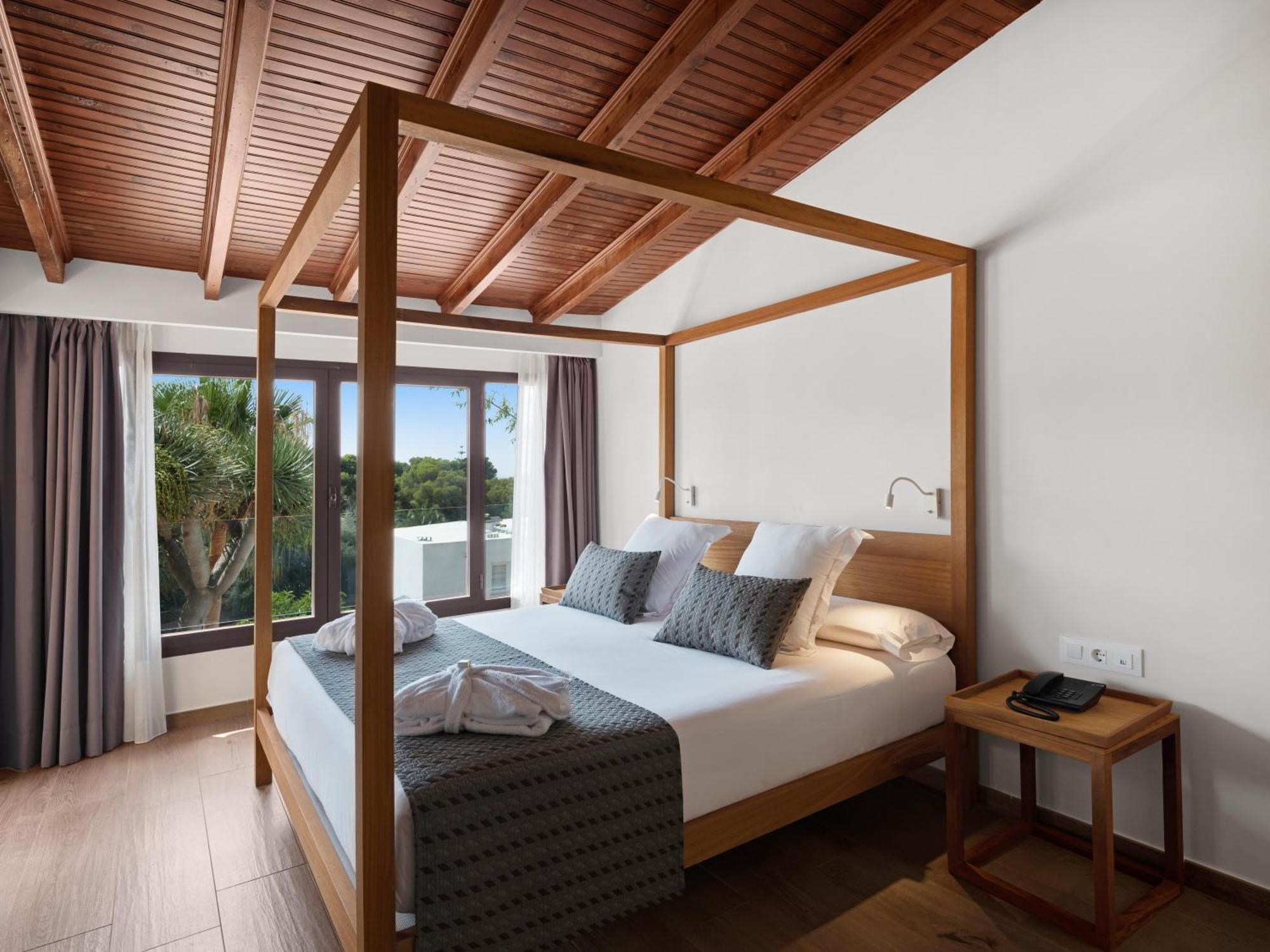Gold Level Suite - Adults Only (+16),1742612458:JPEG