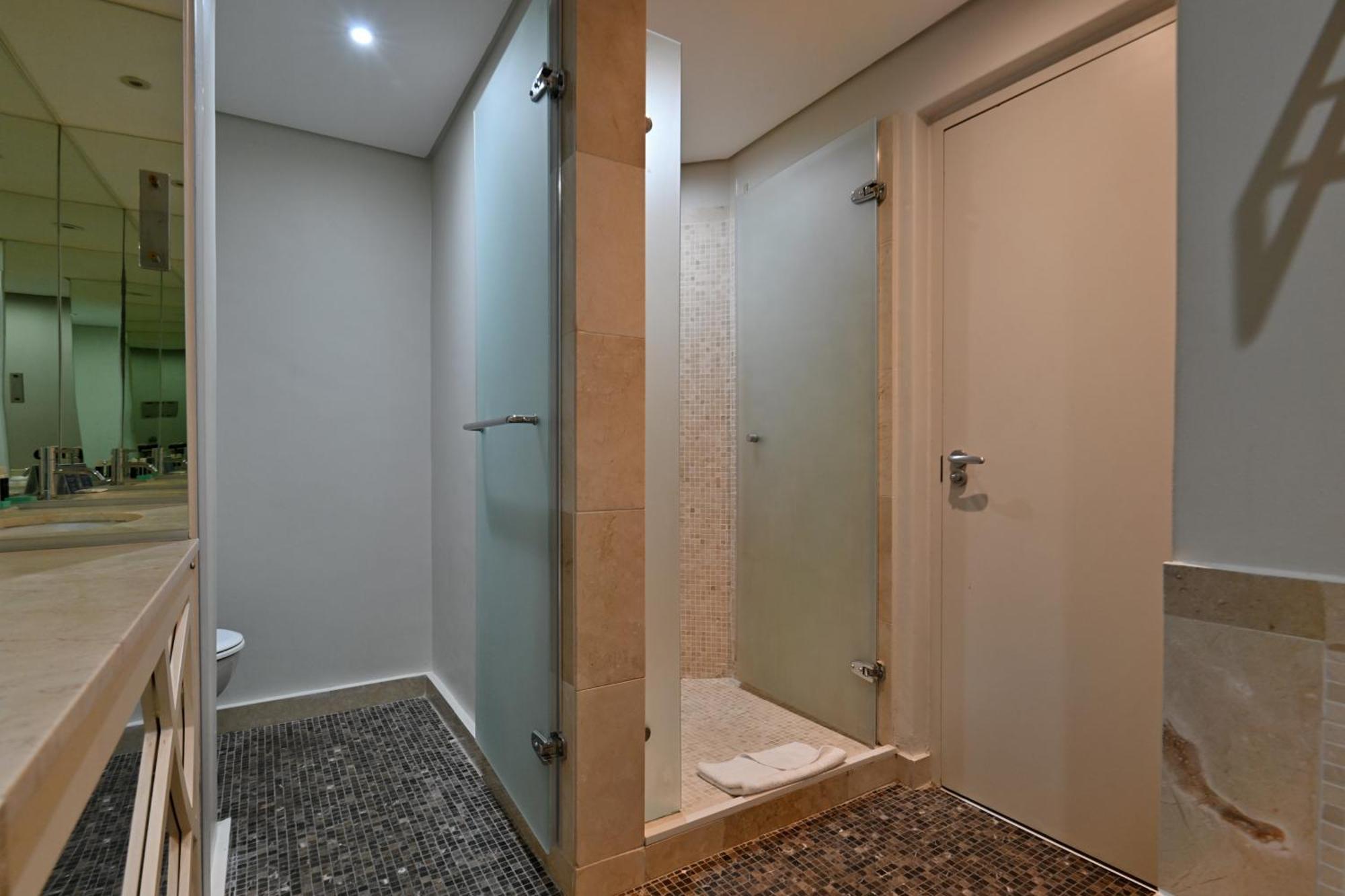 Classic King or Twin Room with Bath and Shower